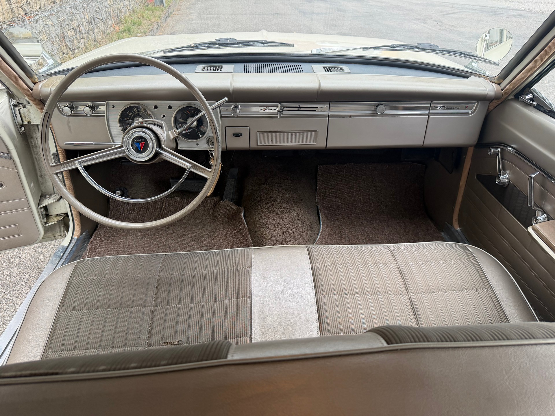 CHRYSLER Valiant 200-image-6