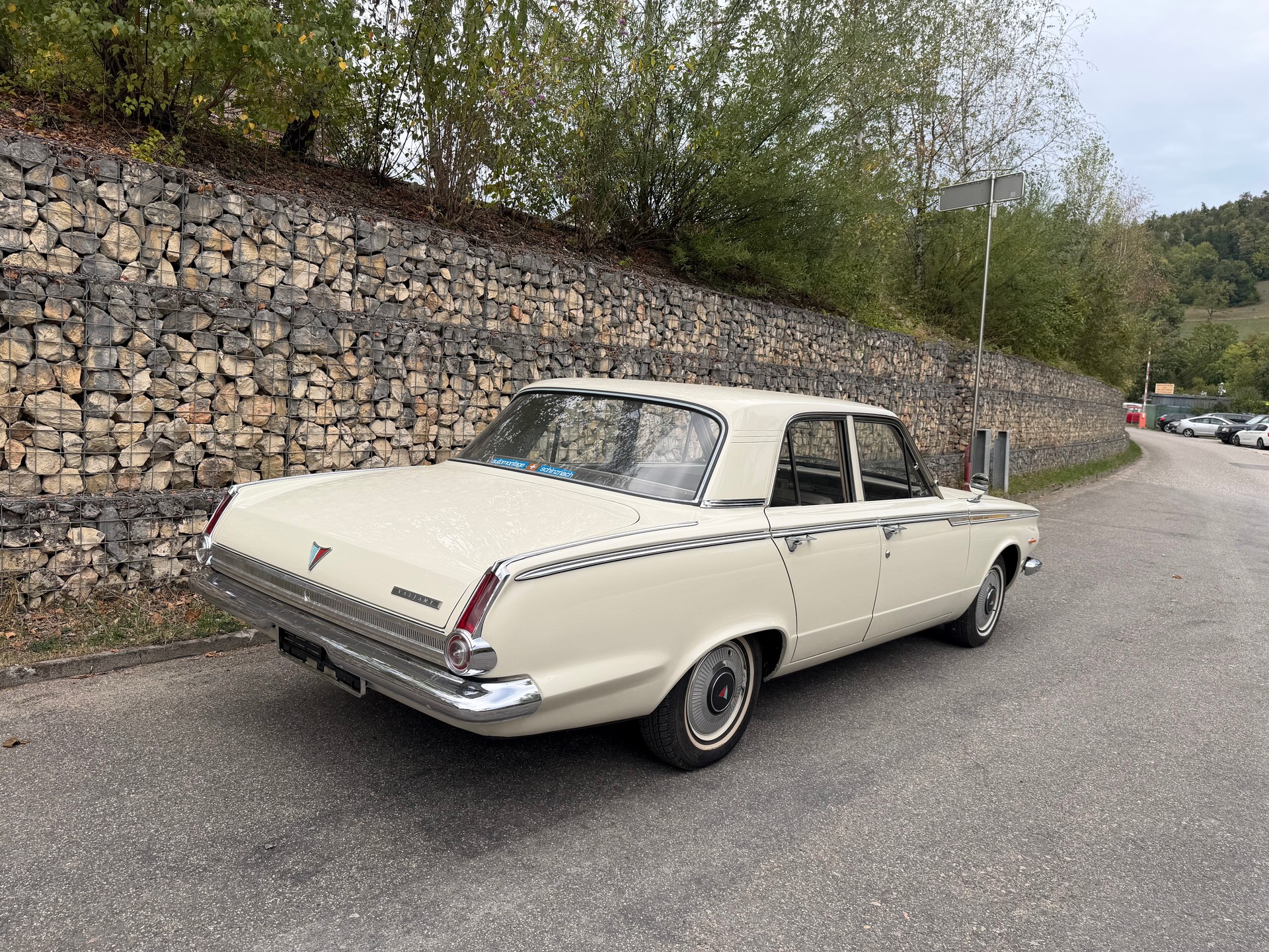 CHRYSLER Valiant 200-image-2
