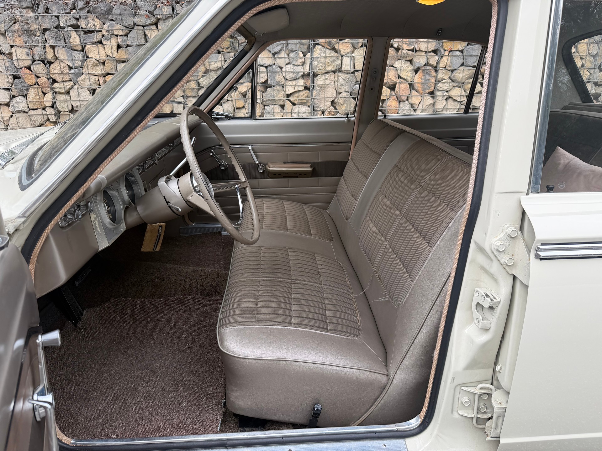 CHRYSLER Valiant 200-image-9