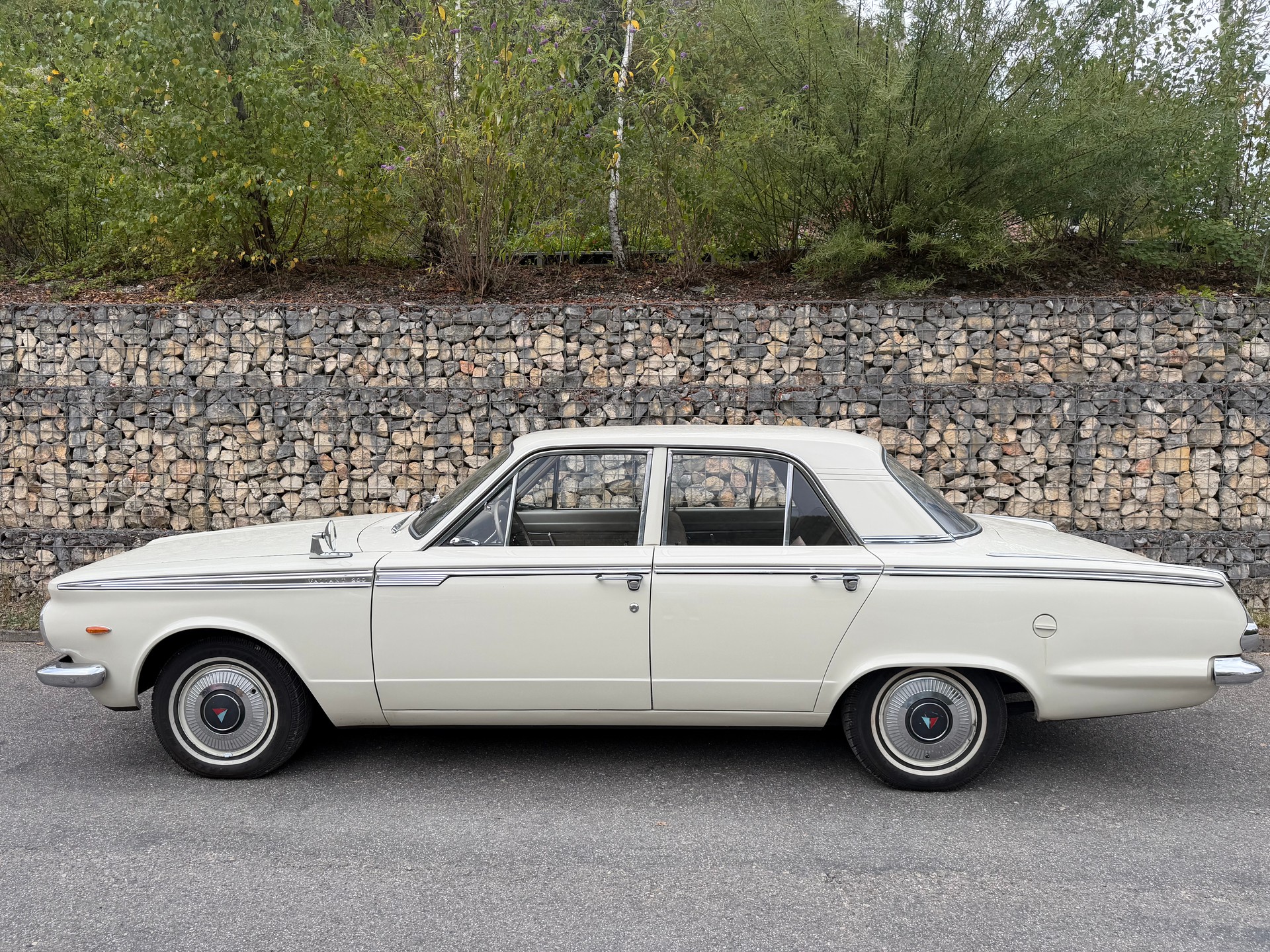 CHRYSLER Valiant 200-image-12