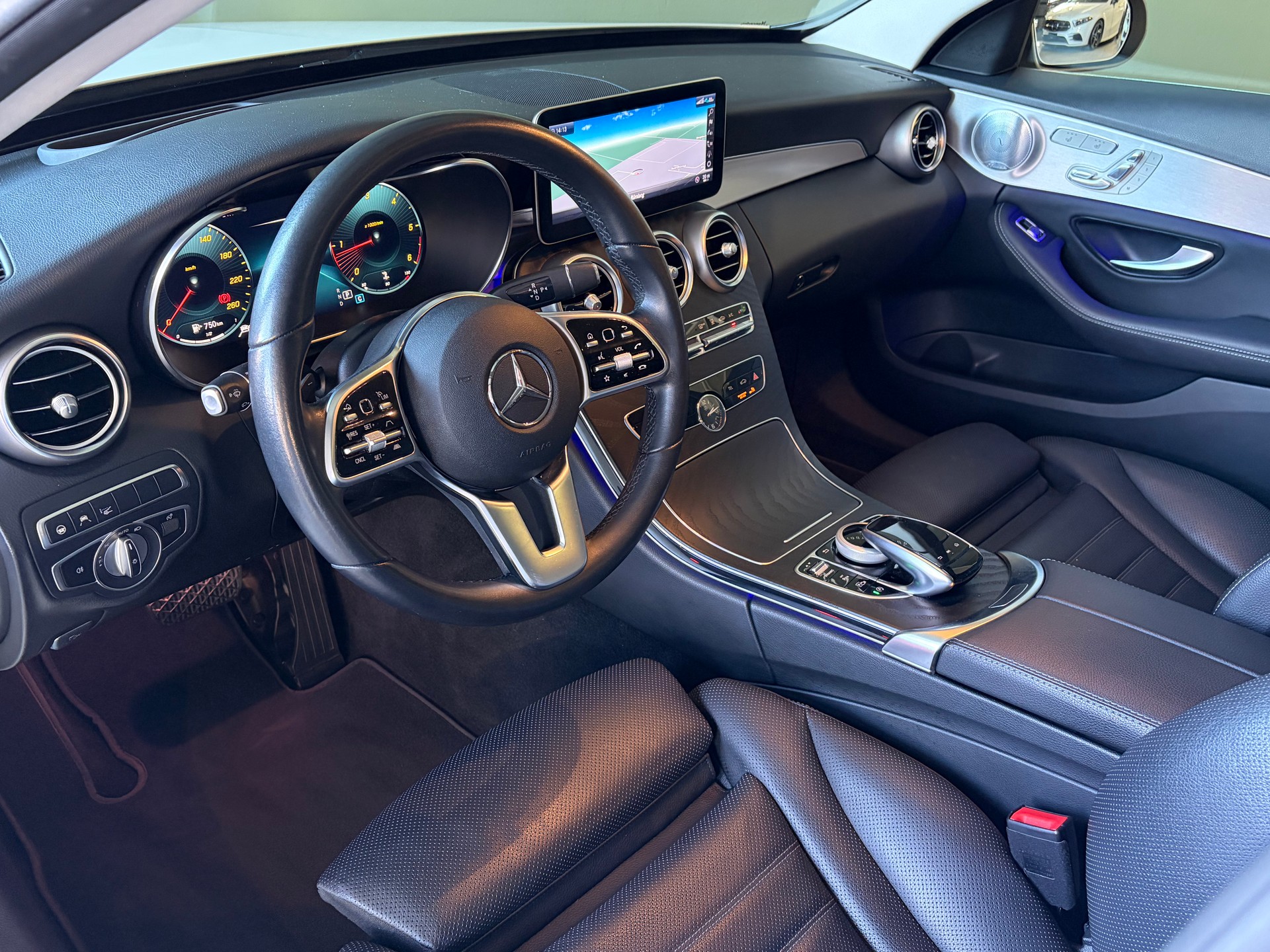 MERCEDES-BENZ C 220 d 4Matic 9G-Tronic *CH-Fahrzeug*STANDHEIZUNG*Panoramadach*-image-25
