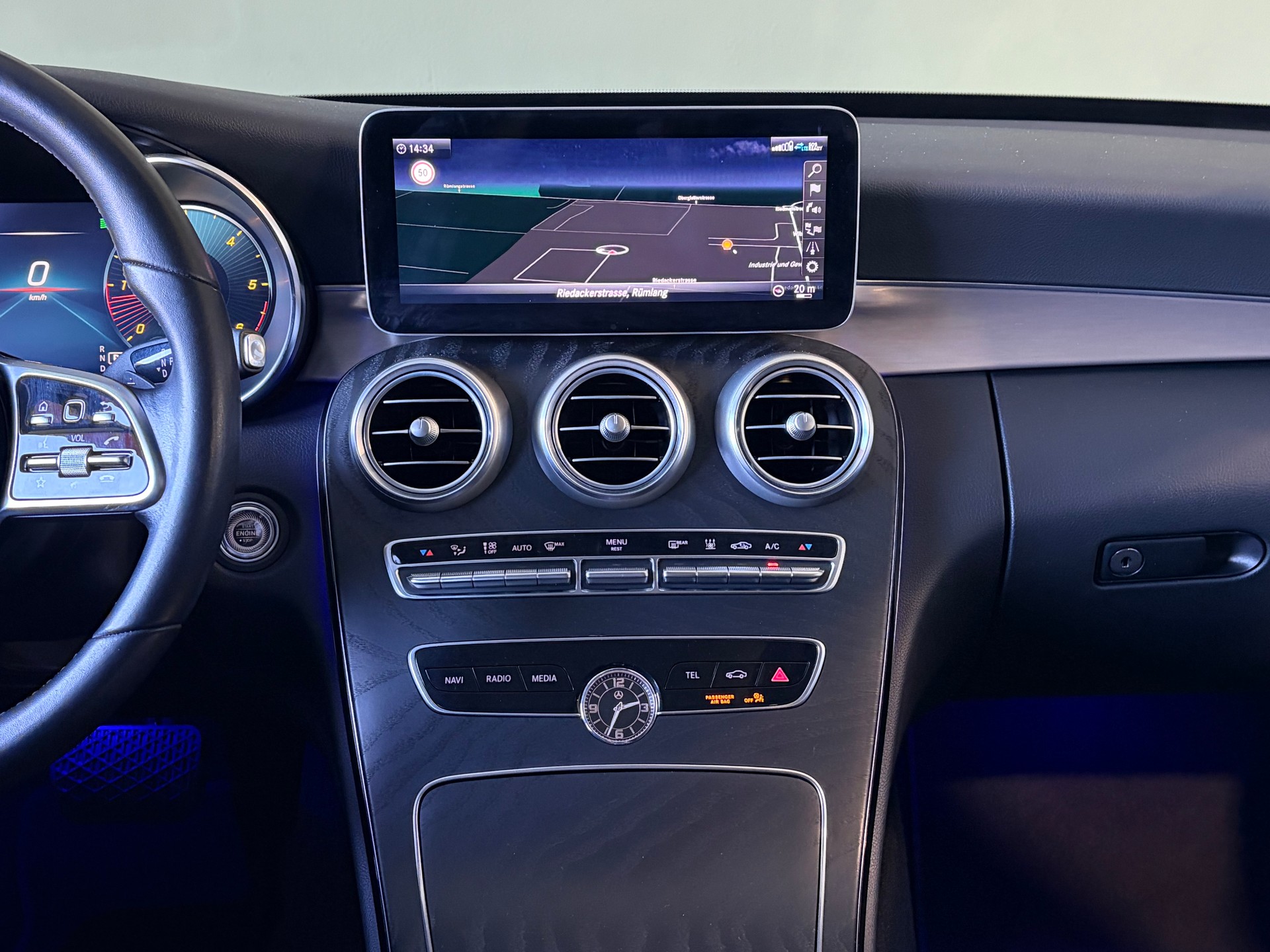 MERCEDES-BENZ C 220 d 4Matic 9G-Tronic *CH-Fahrzeug*STANDHEIZUNG*Panoramadach*-image-12