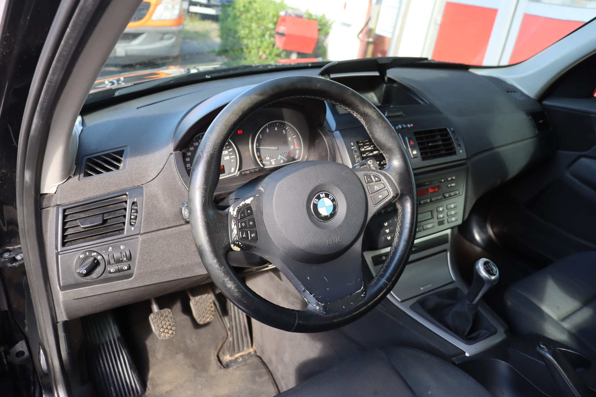 BMW X3 2.5i-image-11