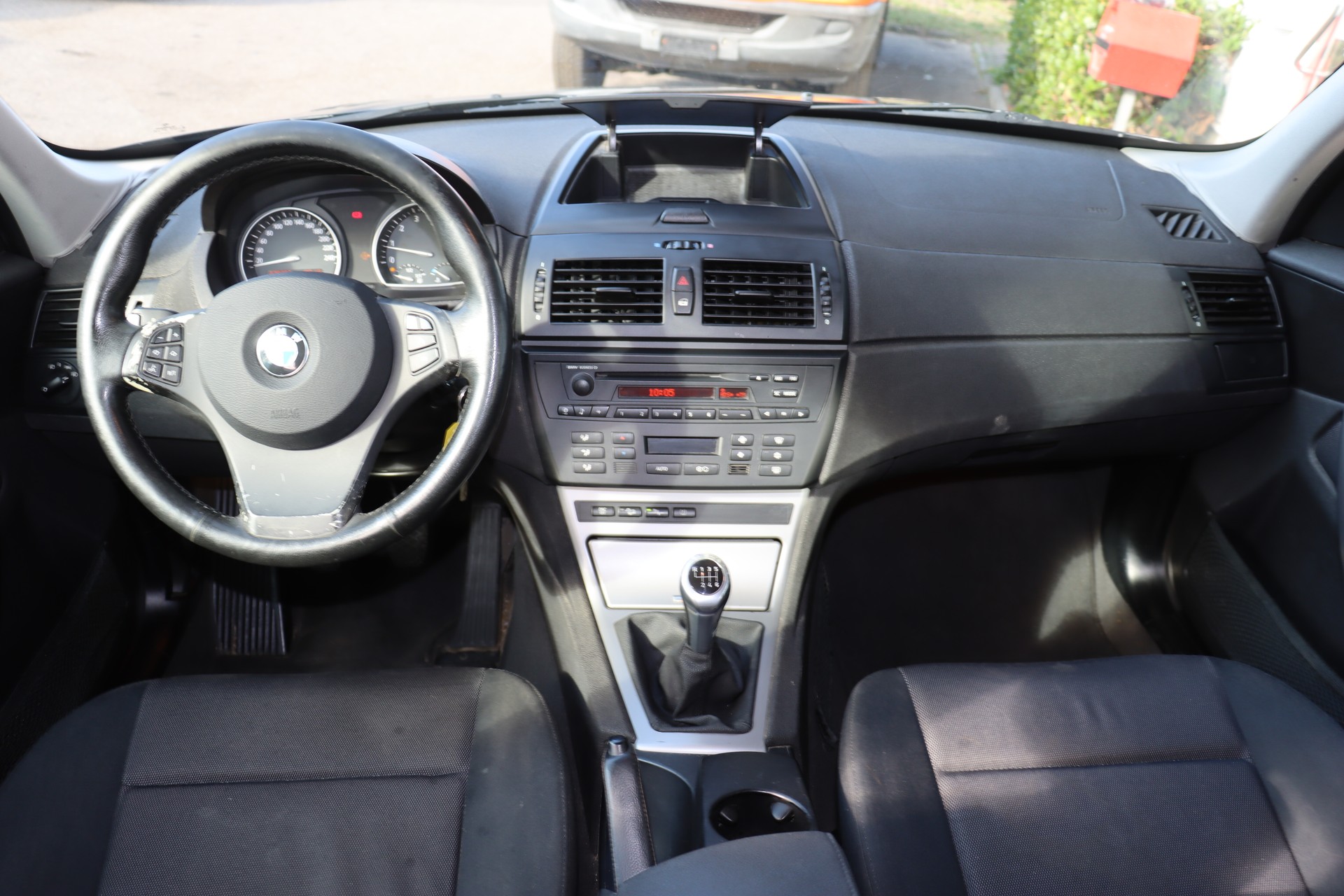 BMW X3 2.5i-image-8