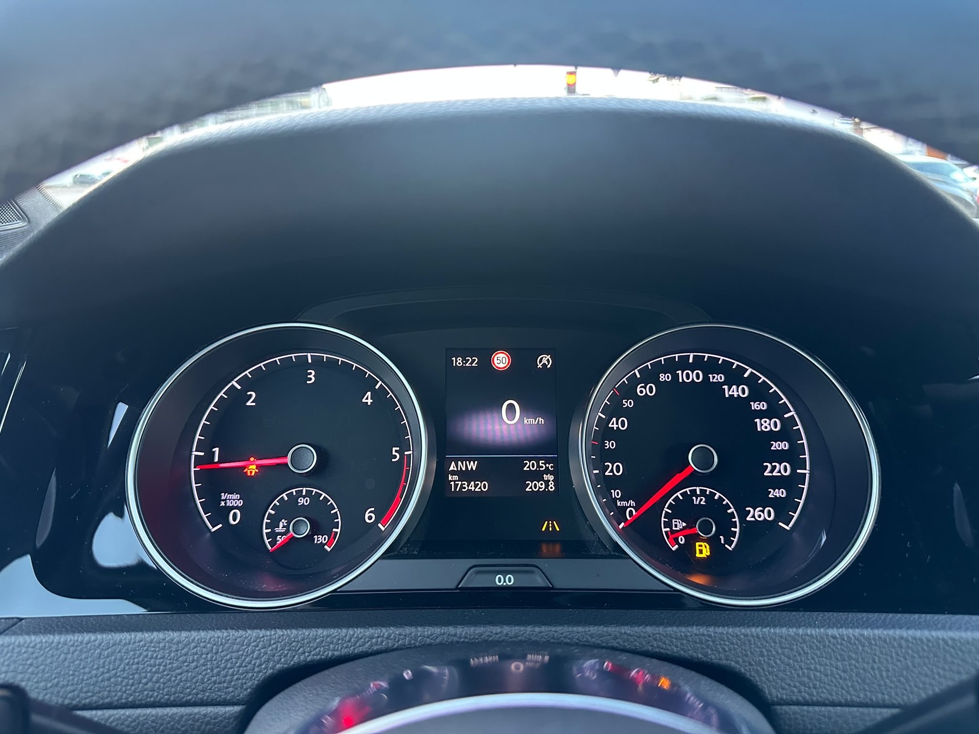 VW Golf 2.0 TDI Lounge R-Line 4Motion-image-6
