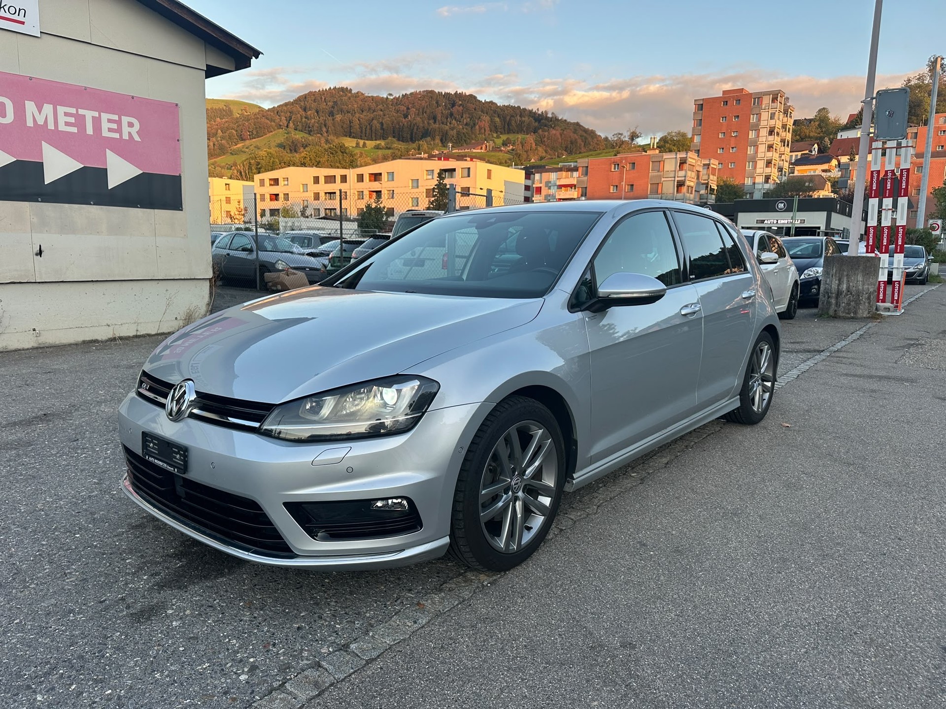 VW Golf 2.0 TDI Lounge R-Line 4Motion-image-1