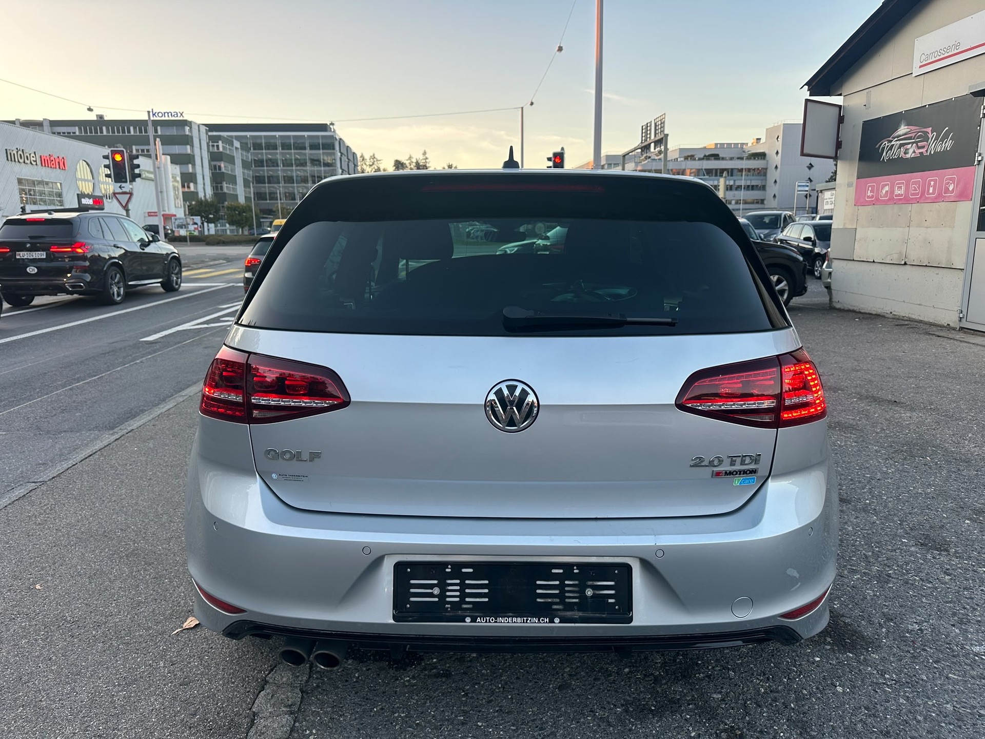 VW Golf 2.0 TDI Lounge R-Line 4Motion-image-5