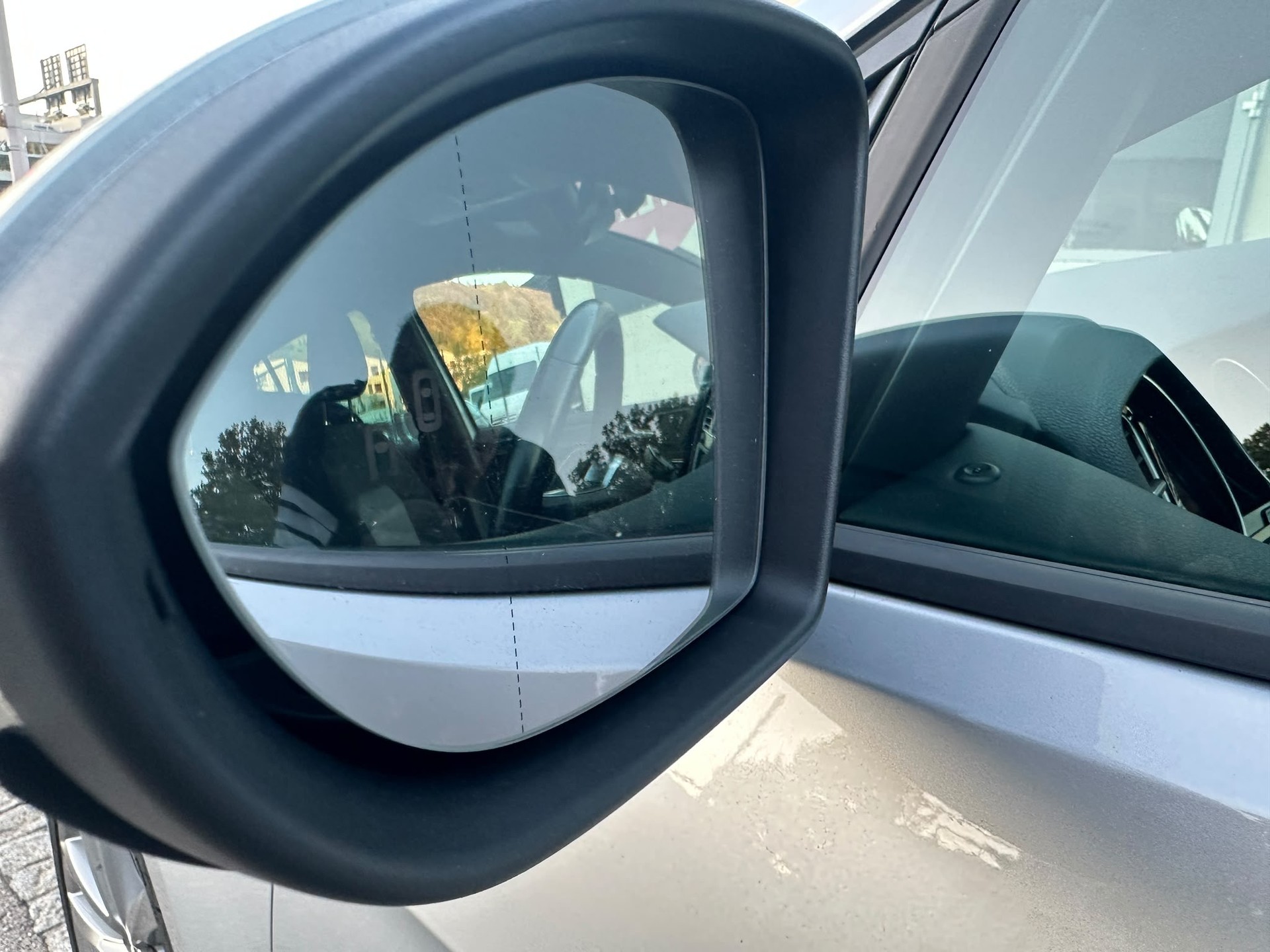 VW Golf 2.0 TDI Lounge R-Line 4Motion-image-8