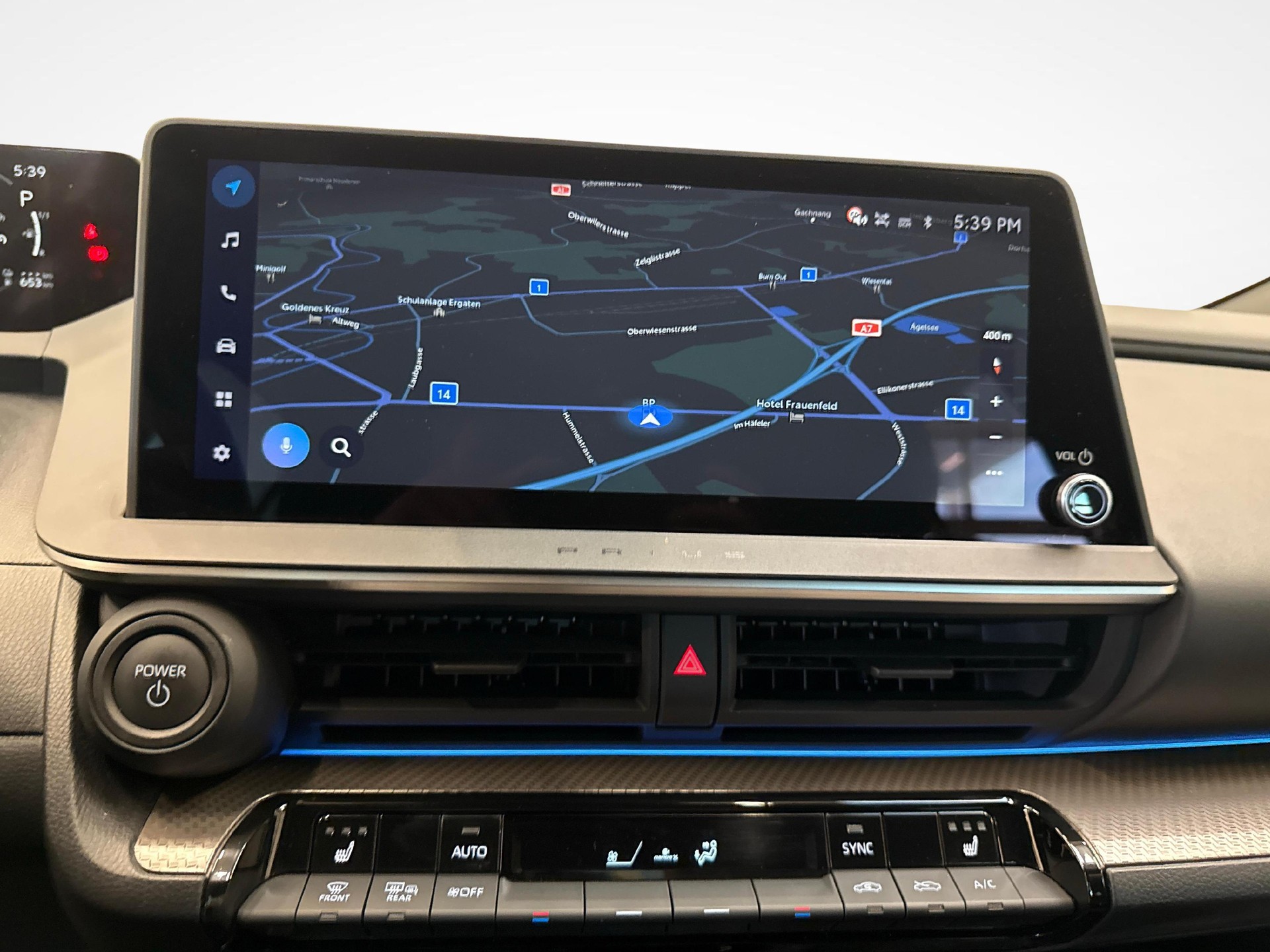 TOYOTA Prius 2.0 Plug-In-Hybrid Style-image-14