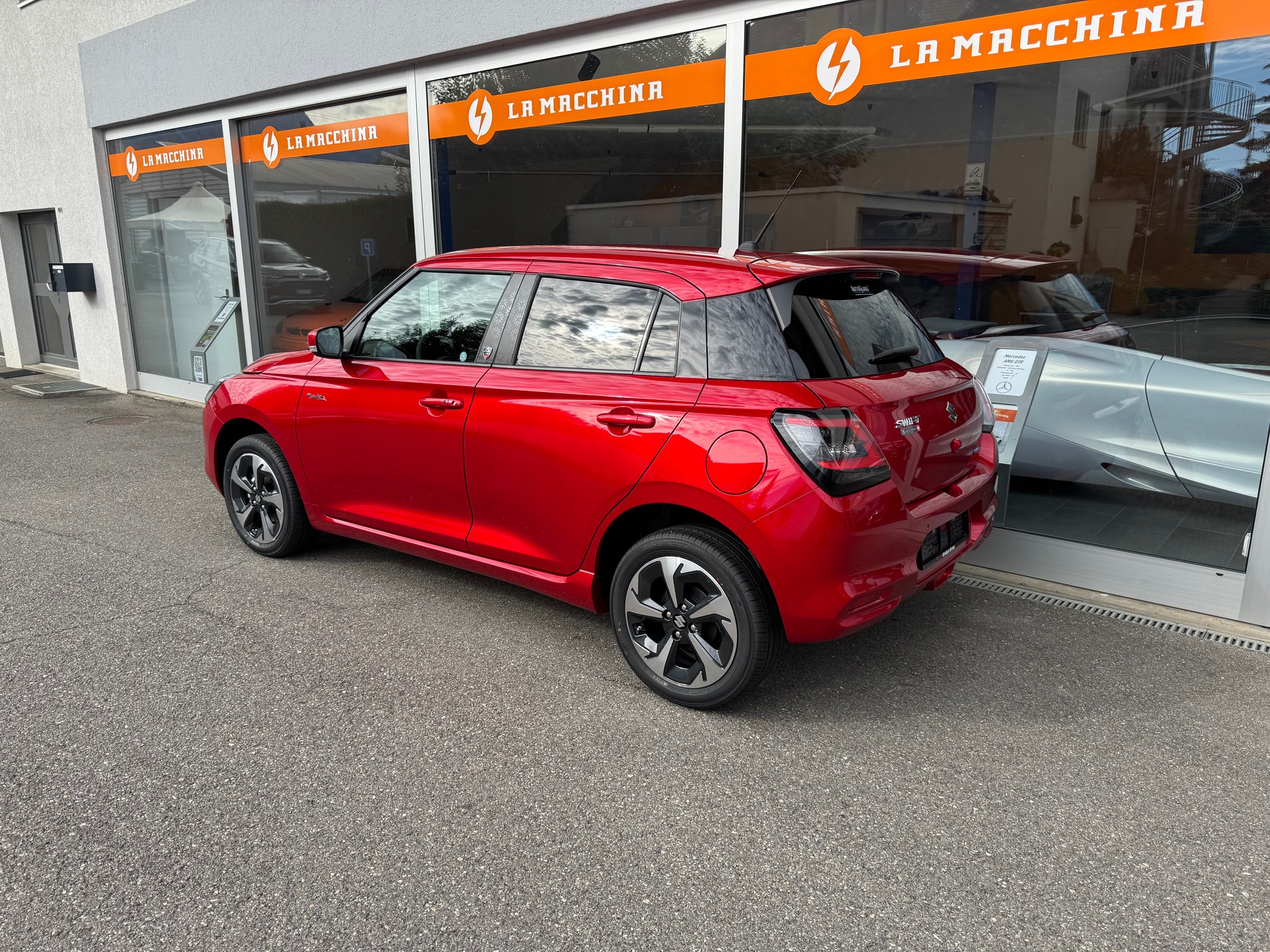 SUZUKI Swift 1.2 Piz Sulai Hybrid Top 4x4-image-2