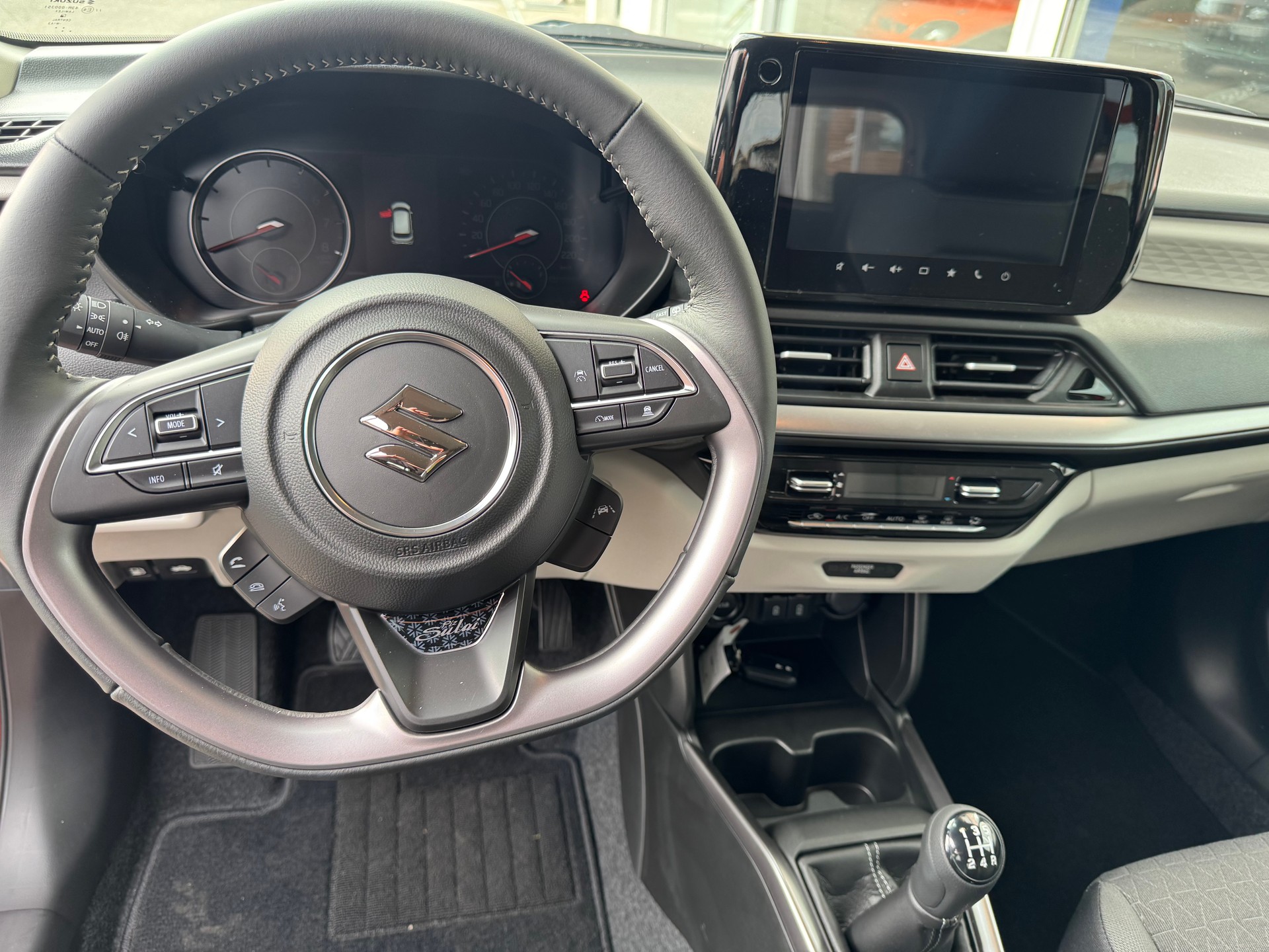 SUZUKI Swift 1.2 Piz Sulai Hybrid Top 4x4-image-5