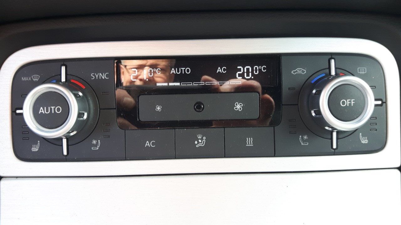 VW Touareg 3.0 TDI BlueMotion Technology Tiptronic-image-6