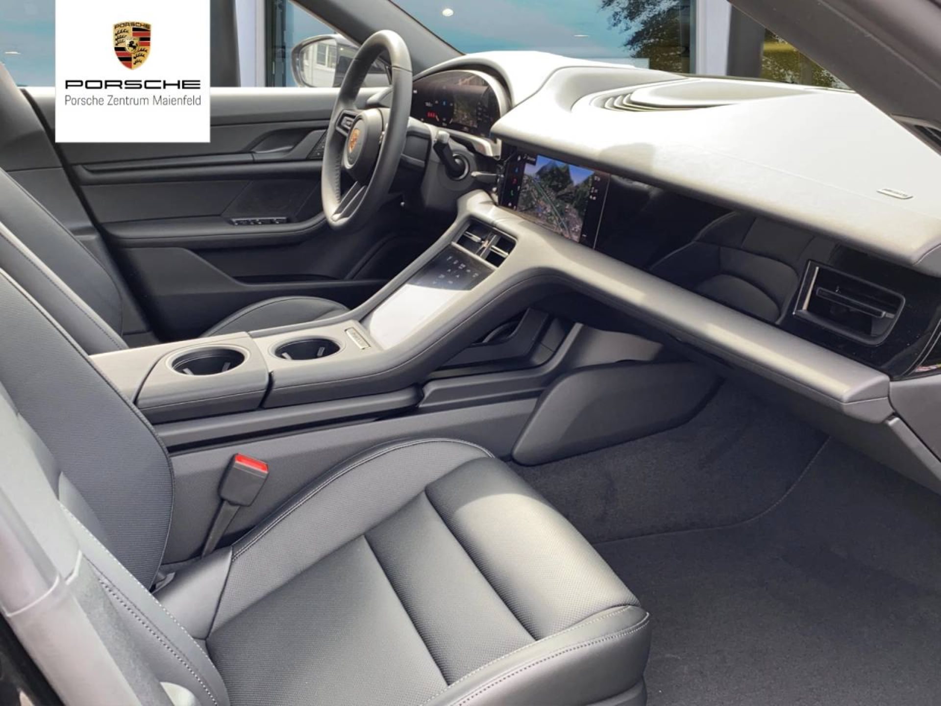 PORSCHE Taycan 4 Cross Turismo-image-7