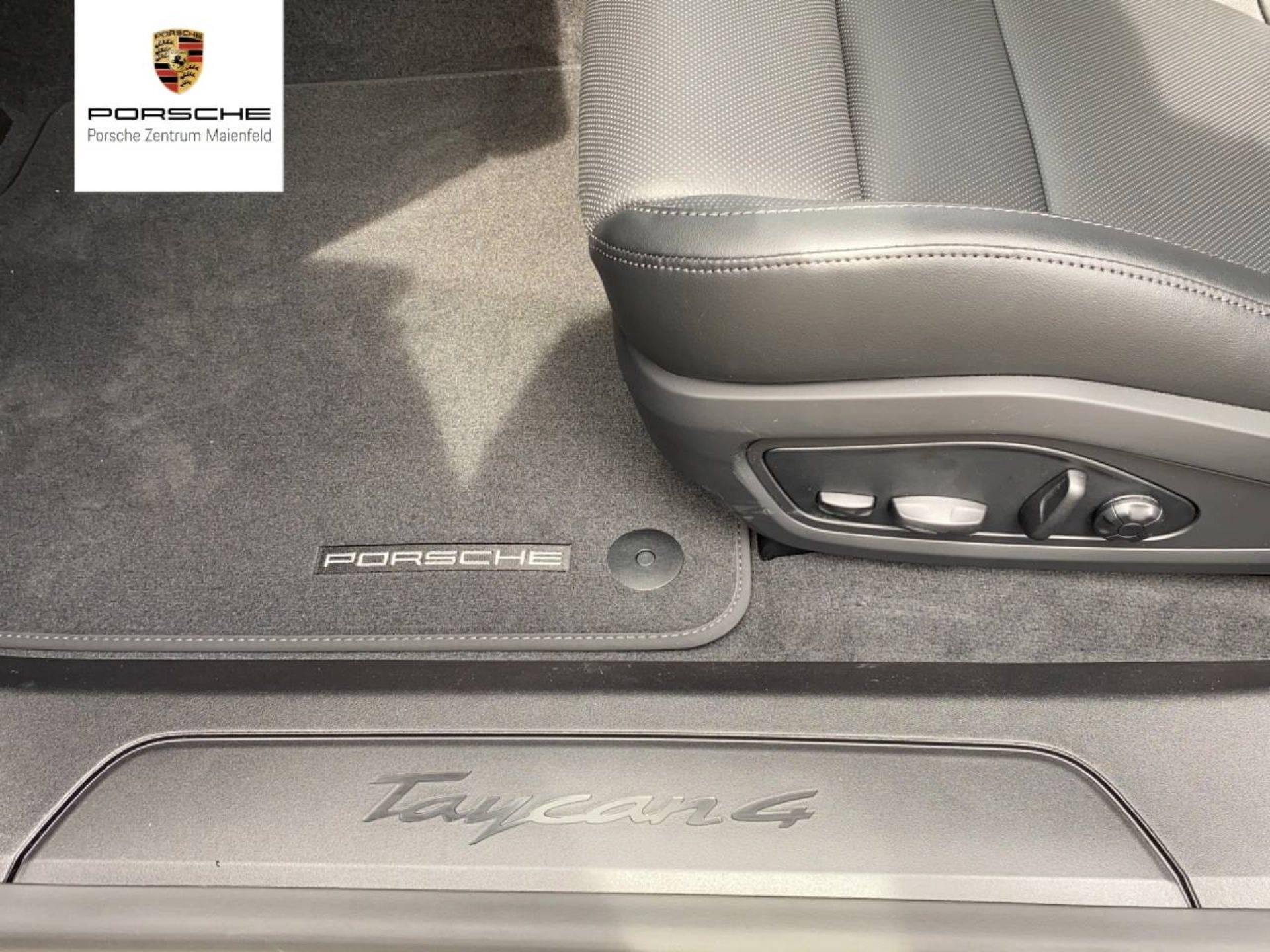 PORSCHE Taycan 4 Cross Turismo-image-12