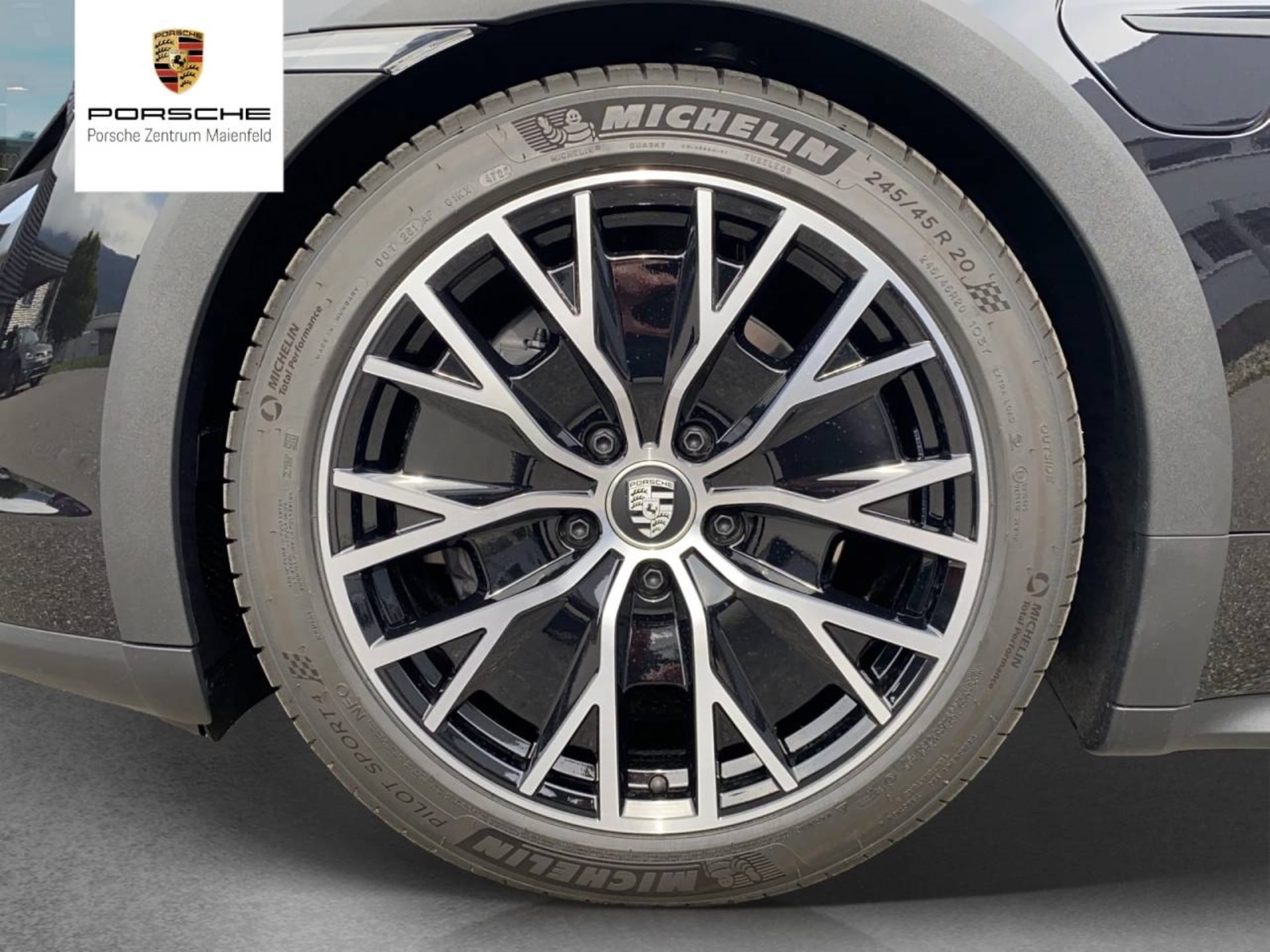 PORSCHE Taycan 4 Cross Turismo-image-10