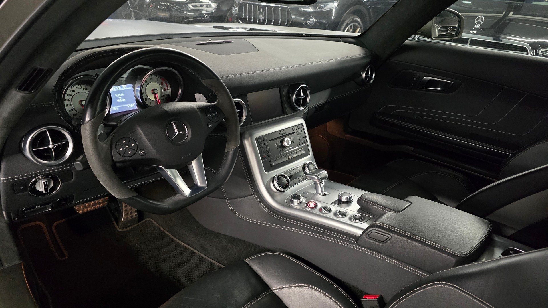 MERCEDES-BENZ SLS 63 AMG Speedshift-image-12