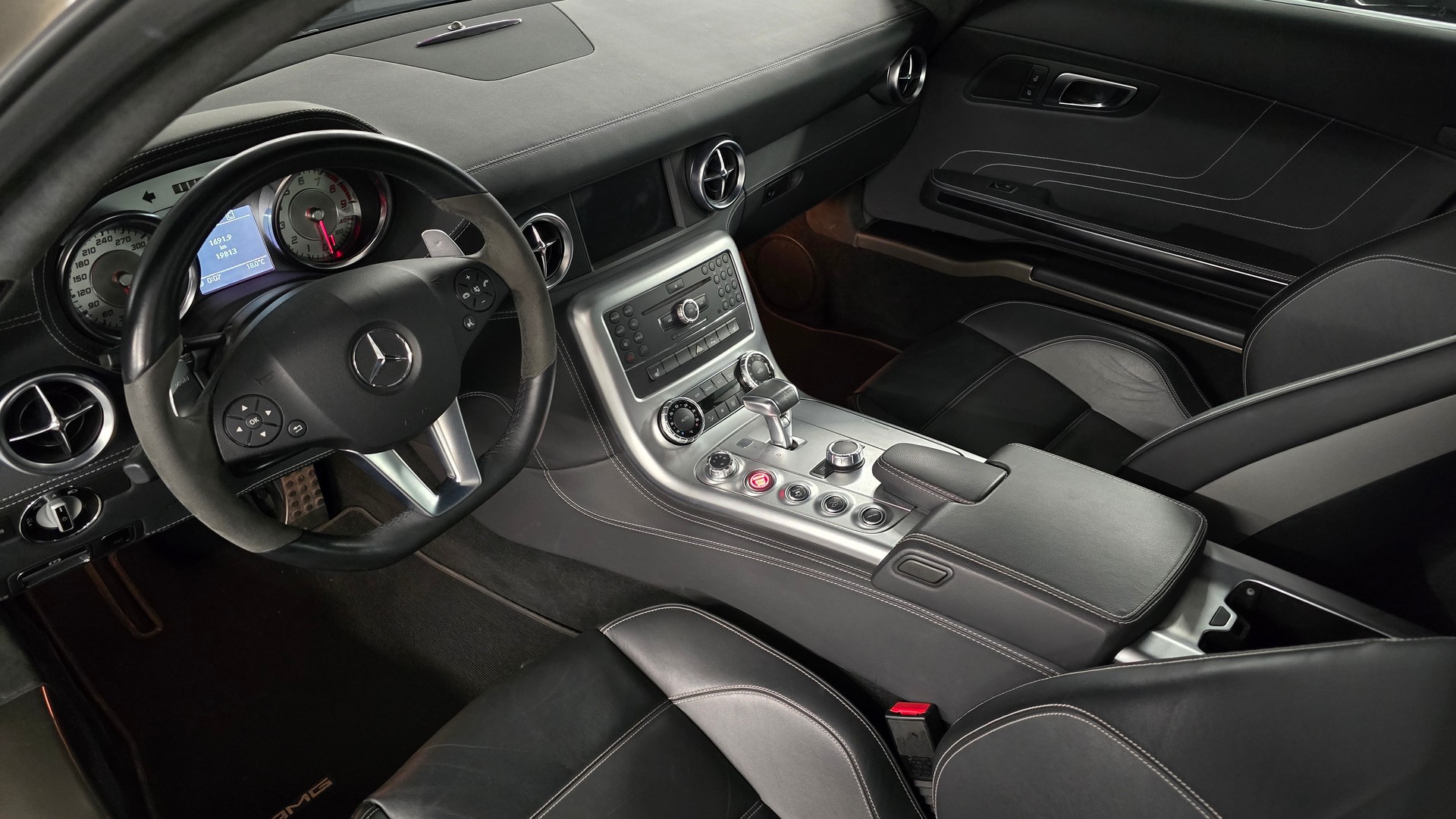 MERCEDES-BENZ SLS 63 AMG Speedshift-image-14