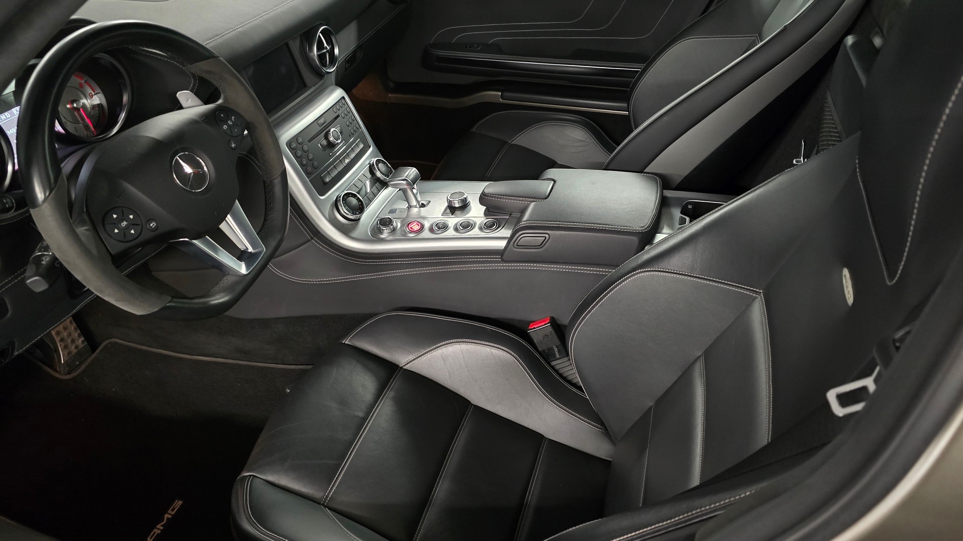 MERCEDES-BENZ SLS 63 AMG Speedshift-image-13
