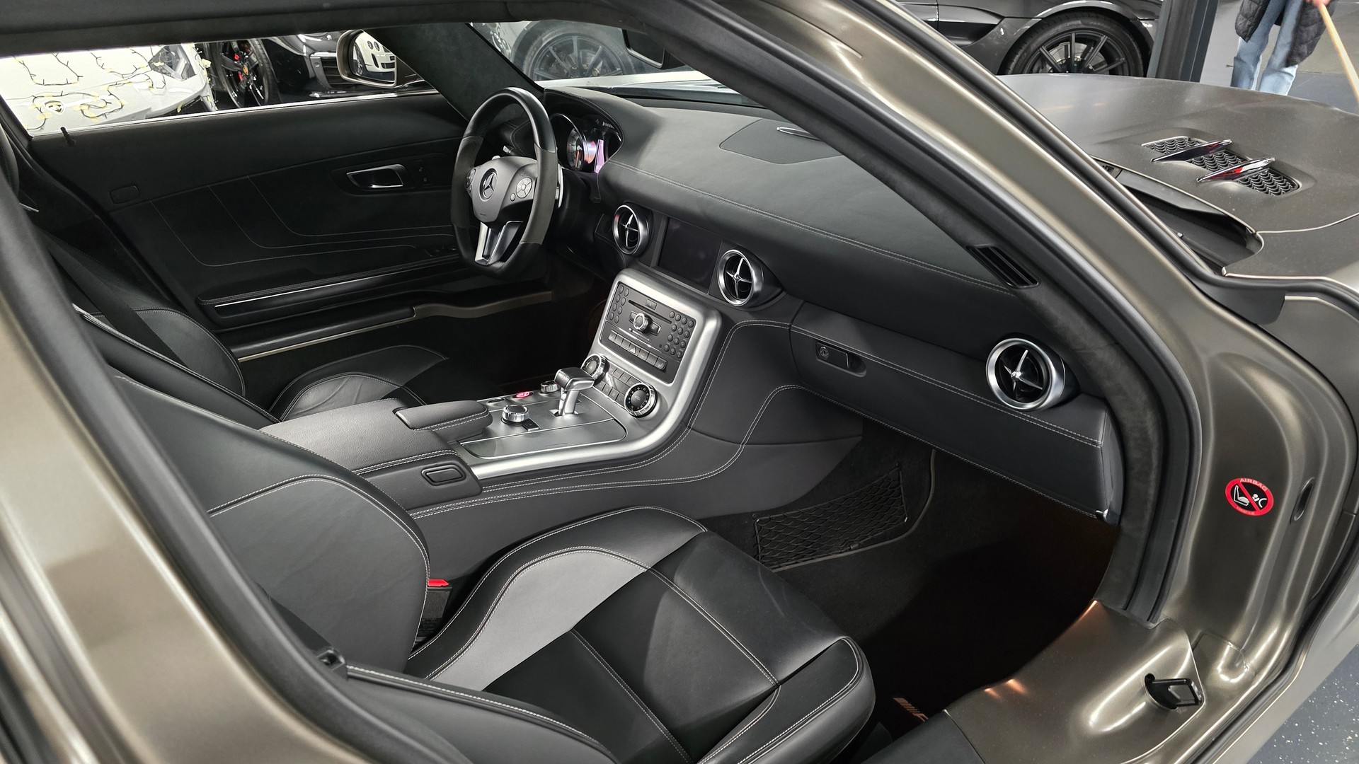 MERCEDES-BENZ SLS 63 AMG Speedshift-image-15