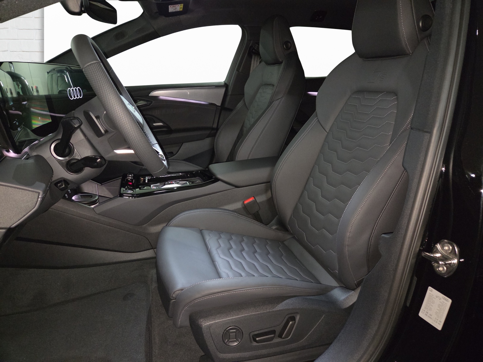 AUDI A6 Avant e-tron quattro-image-4