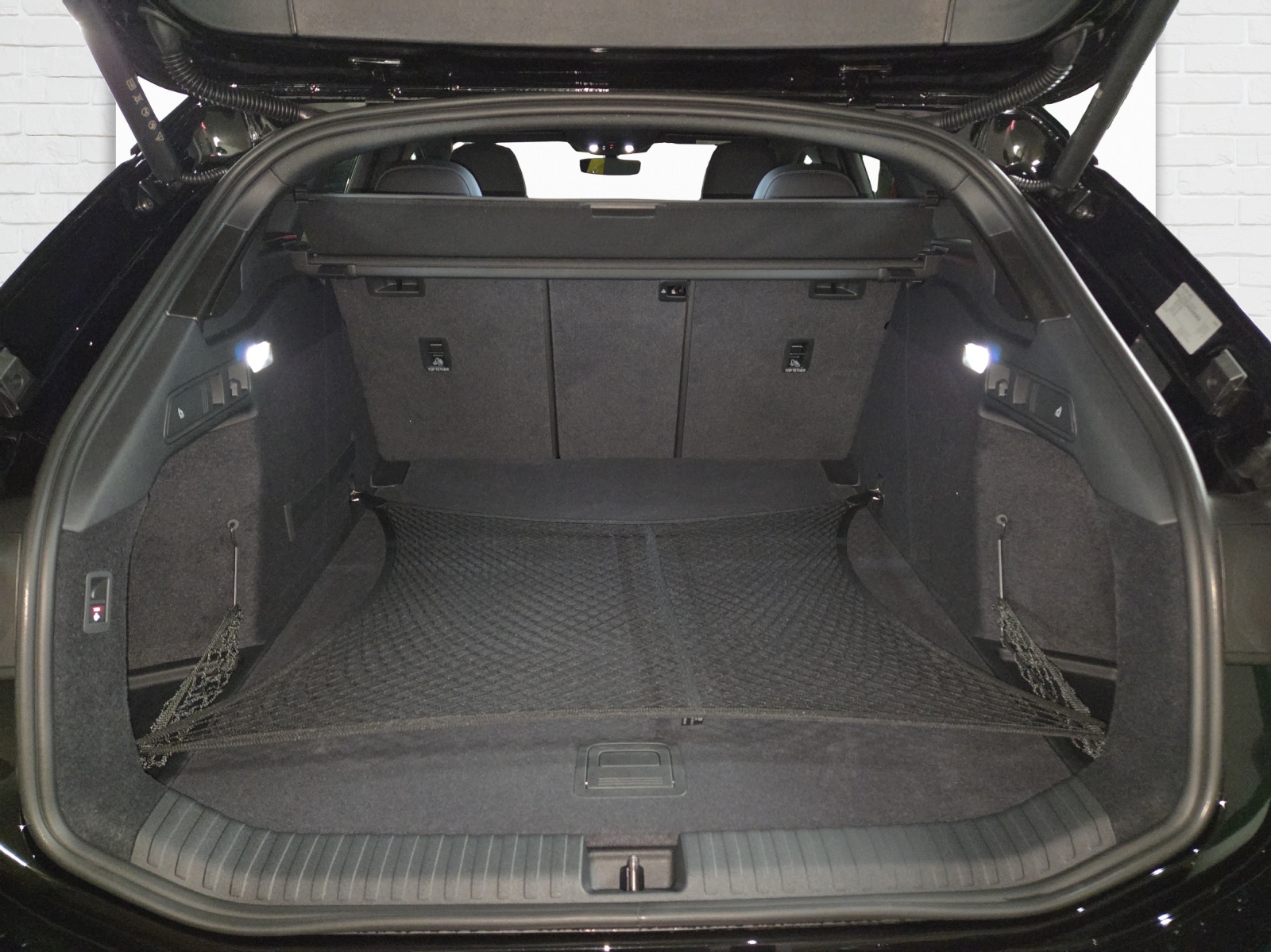 AUDI A6 Avant e-tron quattro-image-8