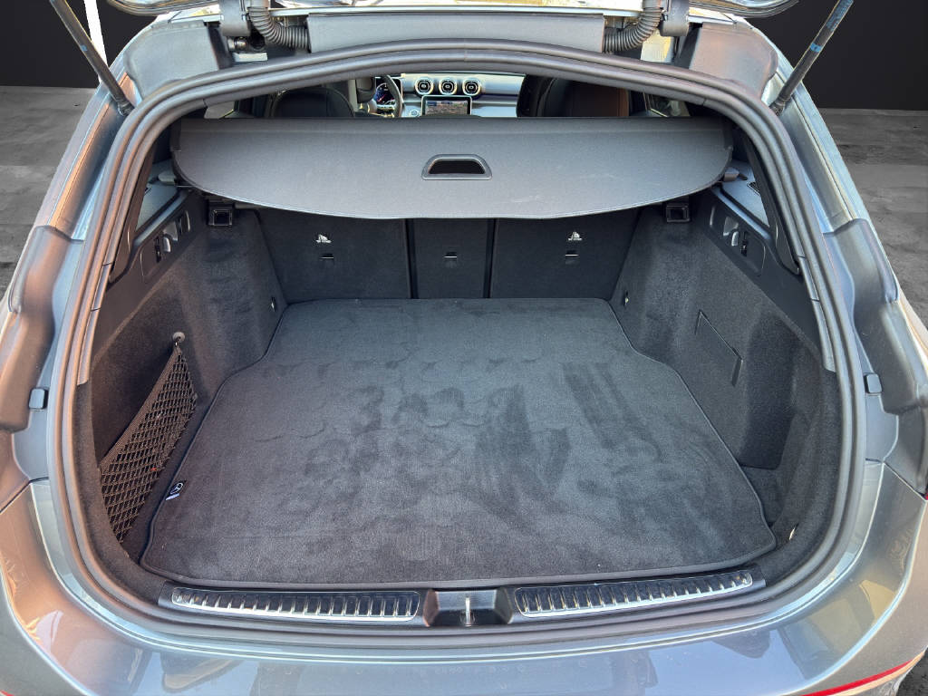 MERCEDES-BENZ C 220 d Swiss Star AMG Line 4matic Kombi-image-15