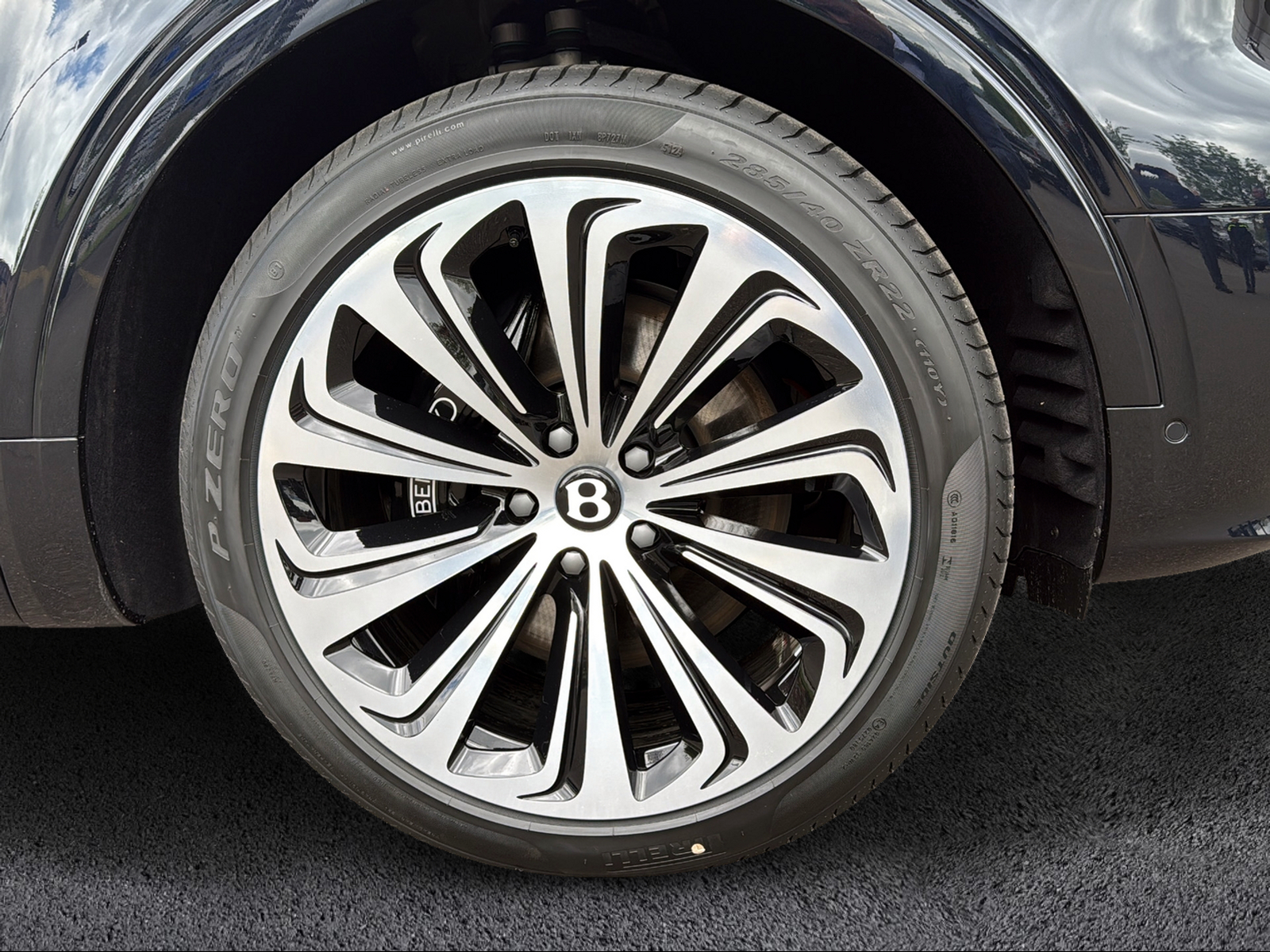 BENTLEY Bentayga Azure-image-12