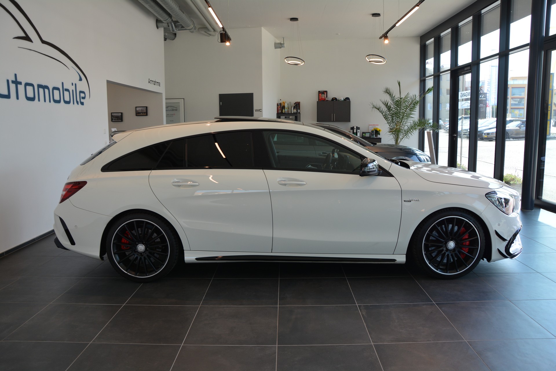 MERCEDES-BENZ CLA Shooting Brake 45 AMG 4Matic Speedshift-image-5