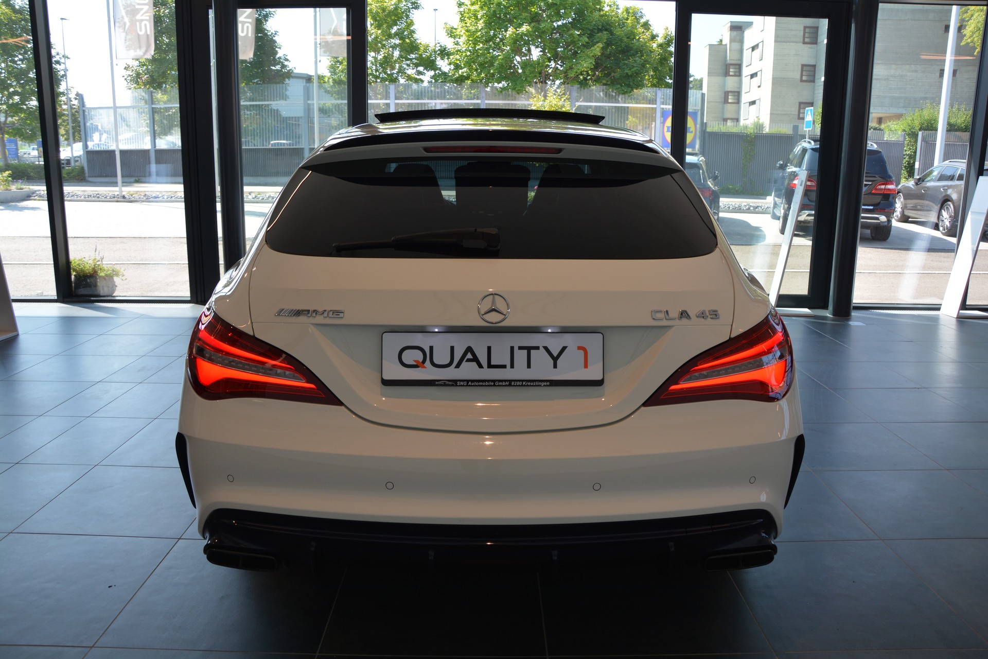 MERCEDES-BENZ CLA Shooting Brake 45 AMG 4Matic Speedshift-image-4