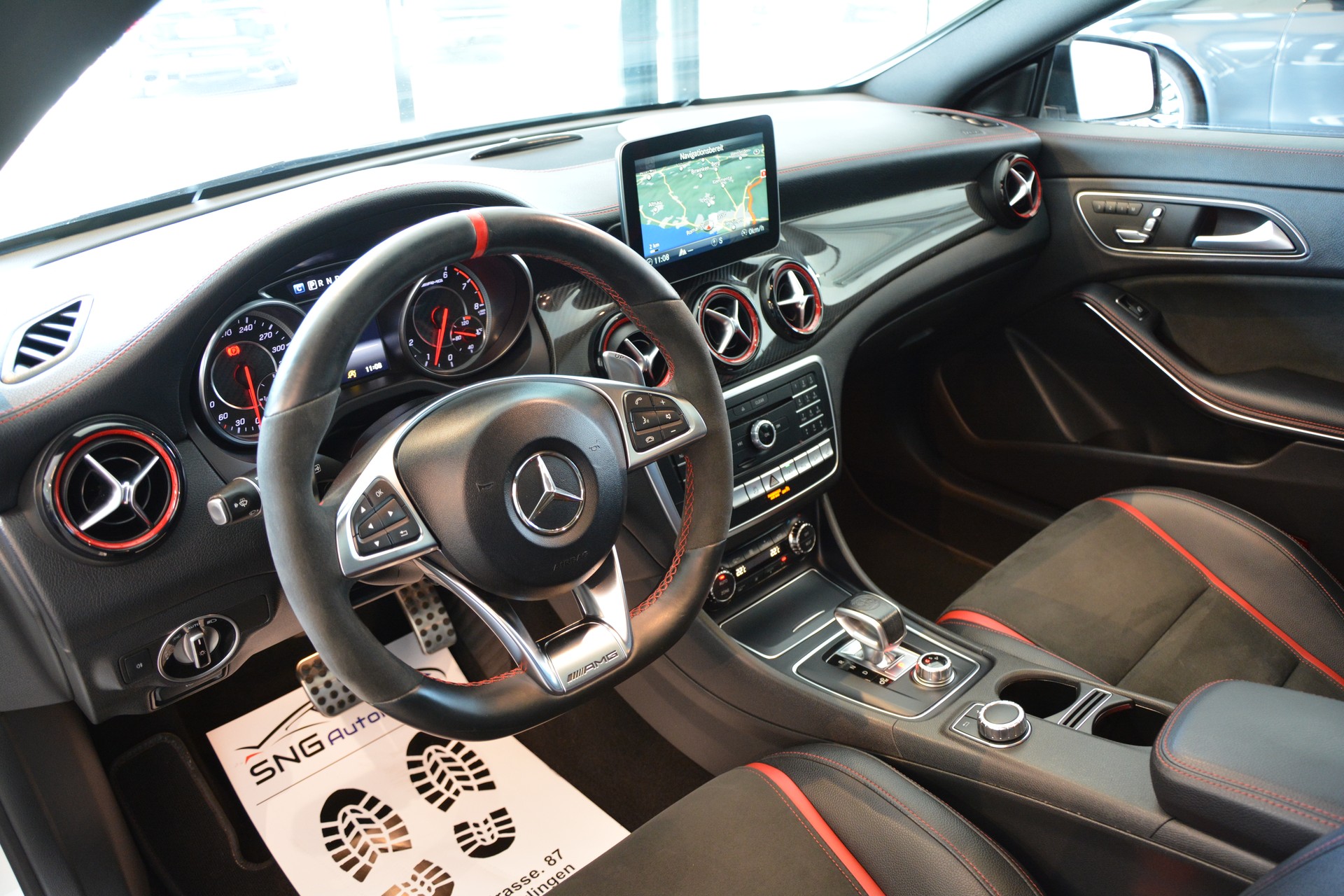 MERCEDES-BENZ CLA Shooting Brake 45 AMG 4Matic Speedshift-image-8