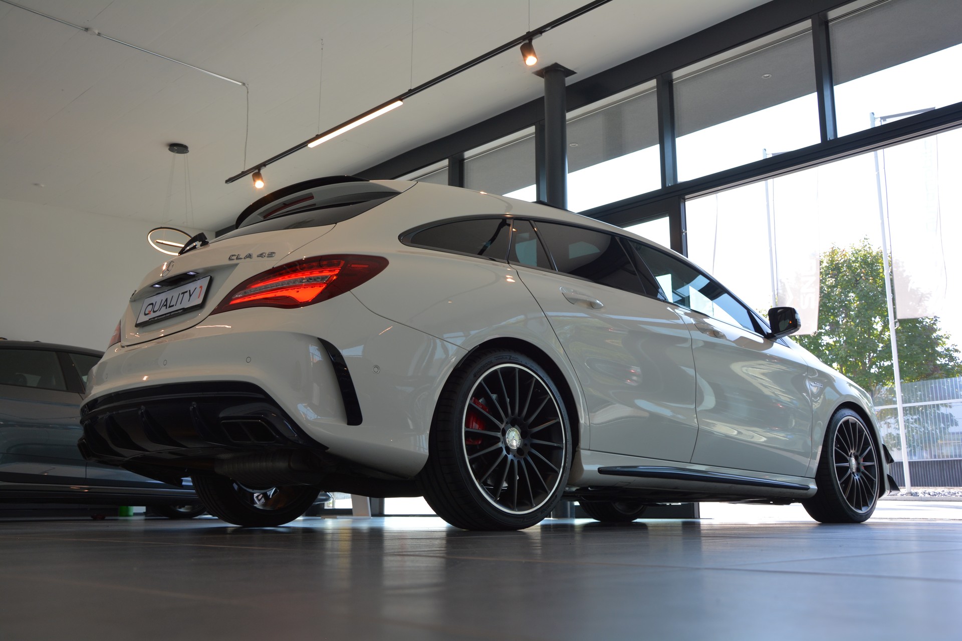 MERCEDES-BENZ CLA Shooting Brake 45 AMG 4Matic Speedshift-image-15