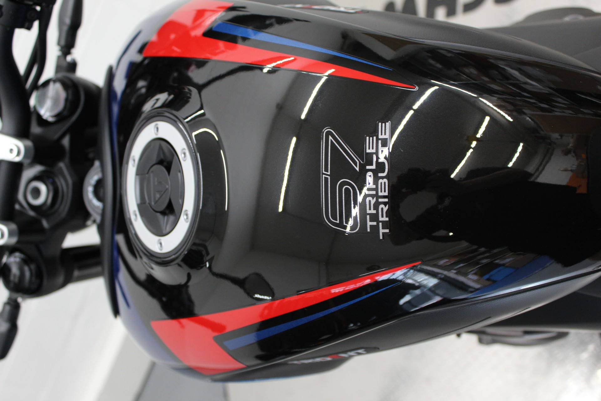 TRIUMPH Trident 660 Triple Tribute-image-7