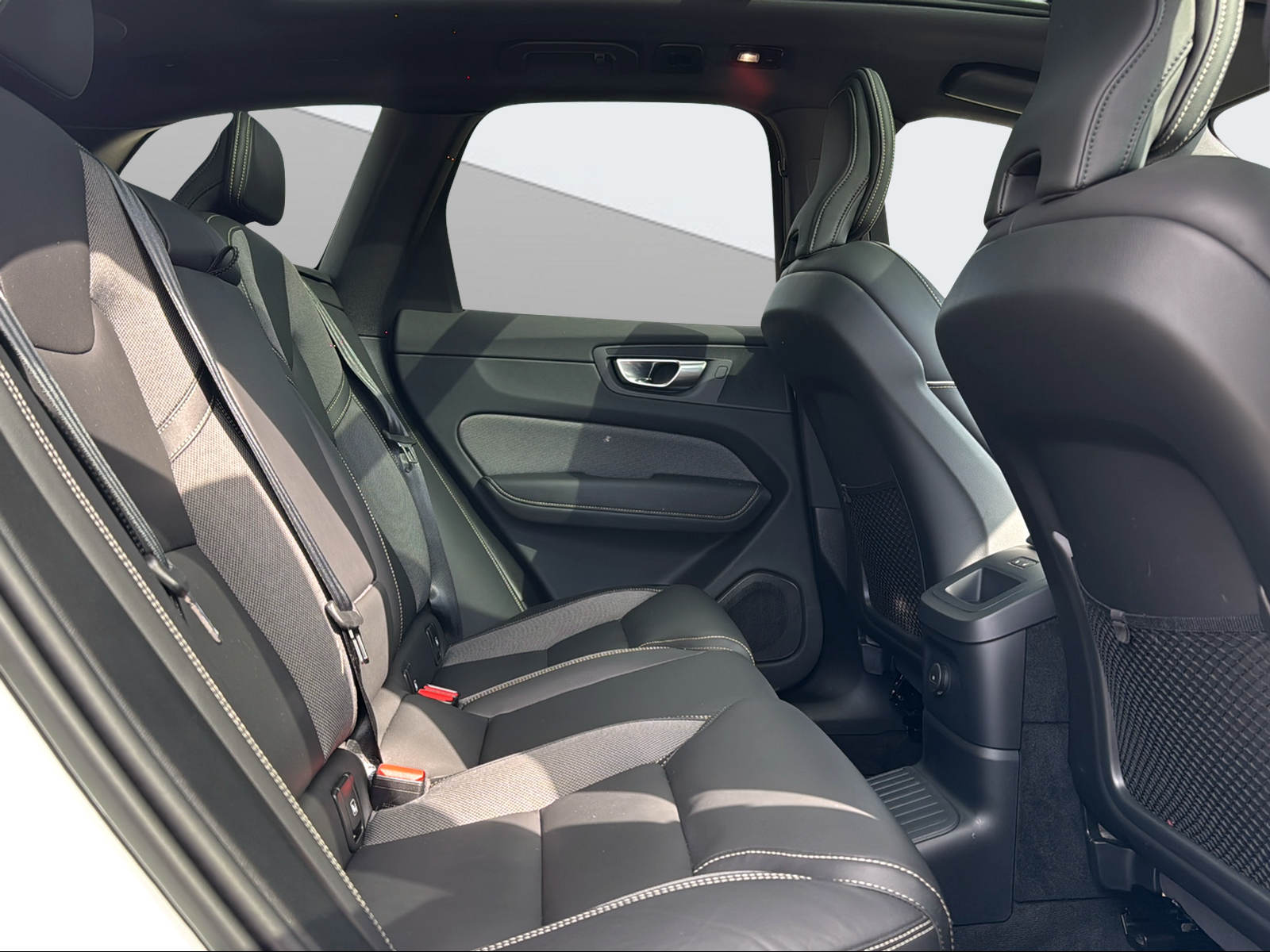 VOLVO XC60 2.0 T6 TE Xcentric eAWD-image-10