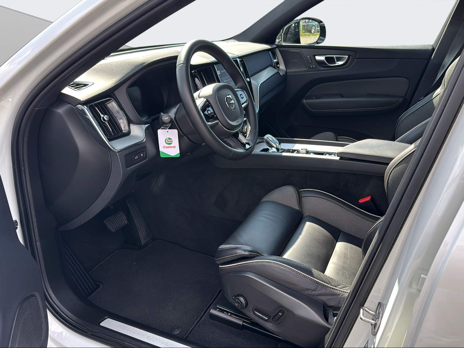 VOLVO XC60 2.0 T6 TE Xcentric eAWD-image-9