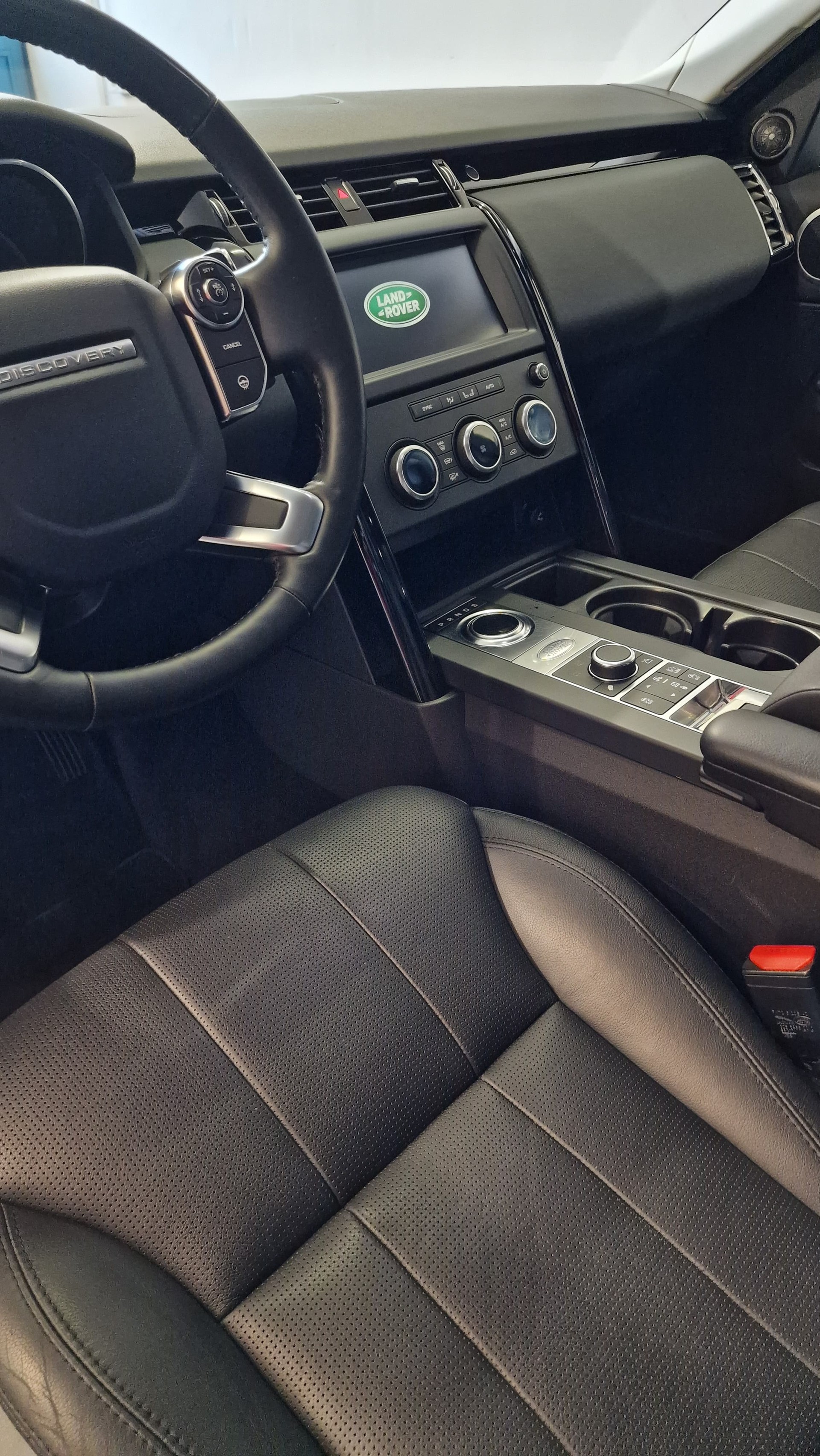 LAND ROVER Discovery 3.0 TD6 SE Automatic-image-8