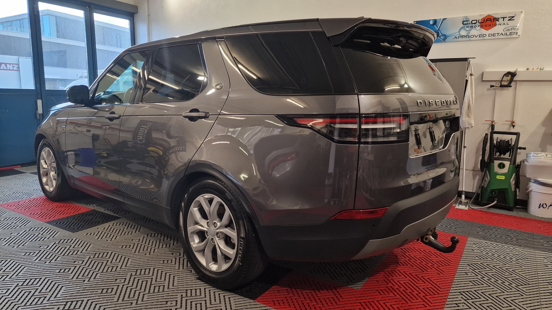 LAND ROVER Discovery 3.0 TD6 SE Automatic-image-3