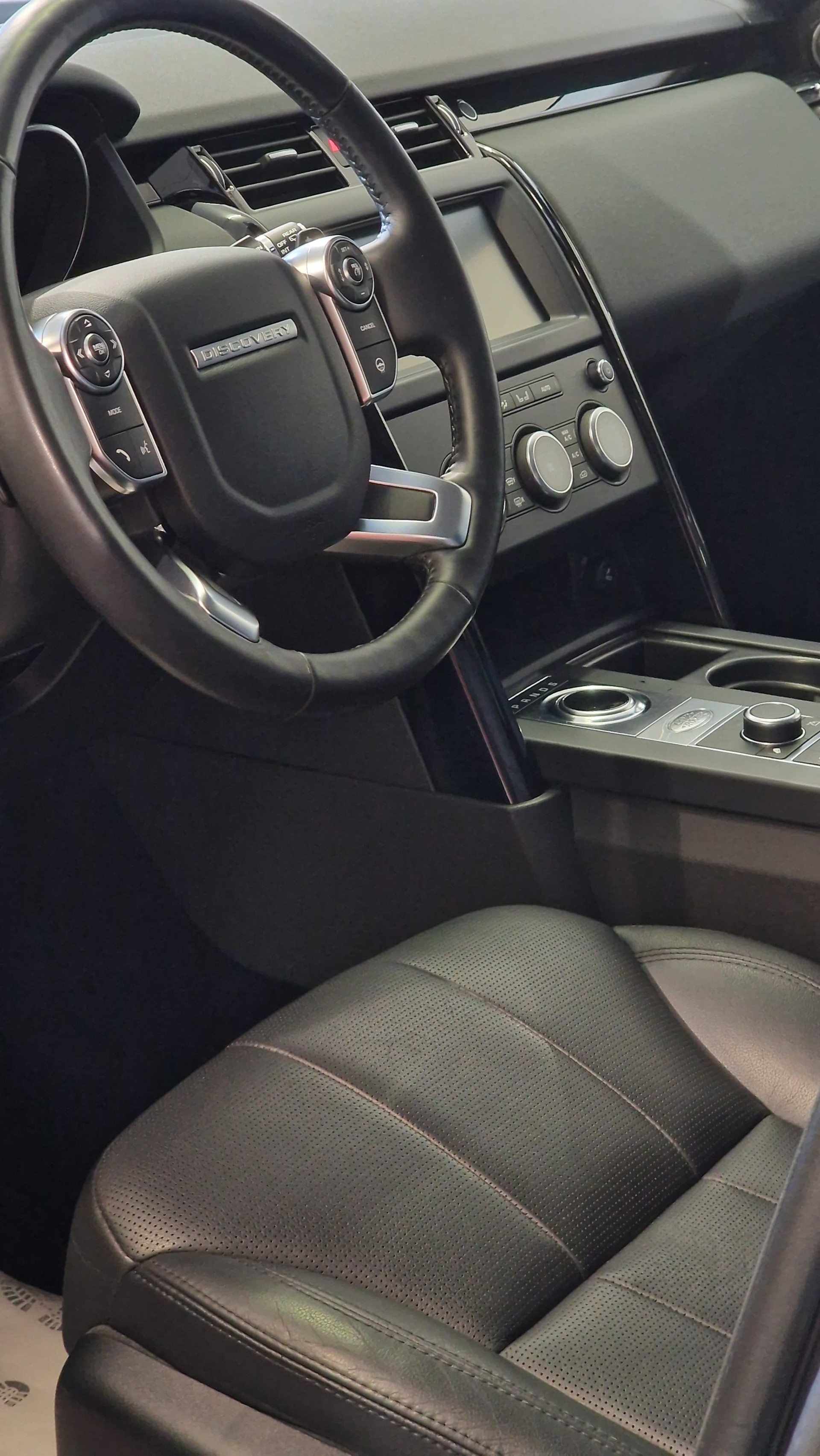 LAND ROVER Discovery 3.0 TD6 SE Automatic-image-14
