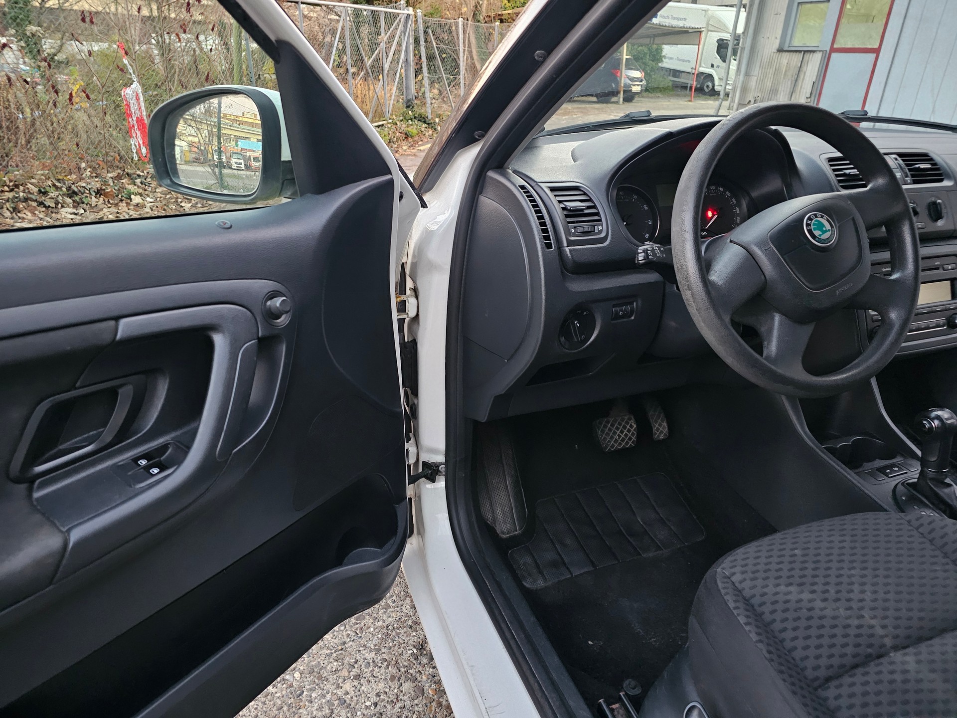 SKODA Roomster 1.2 TSI Ambition DSG-image-6