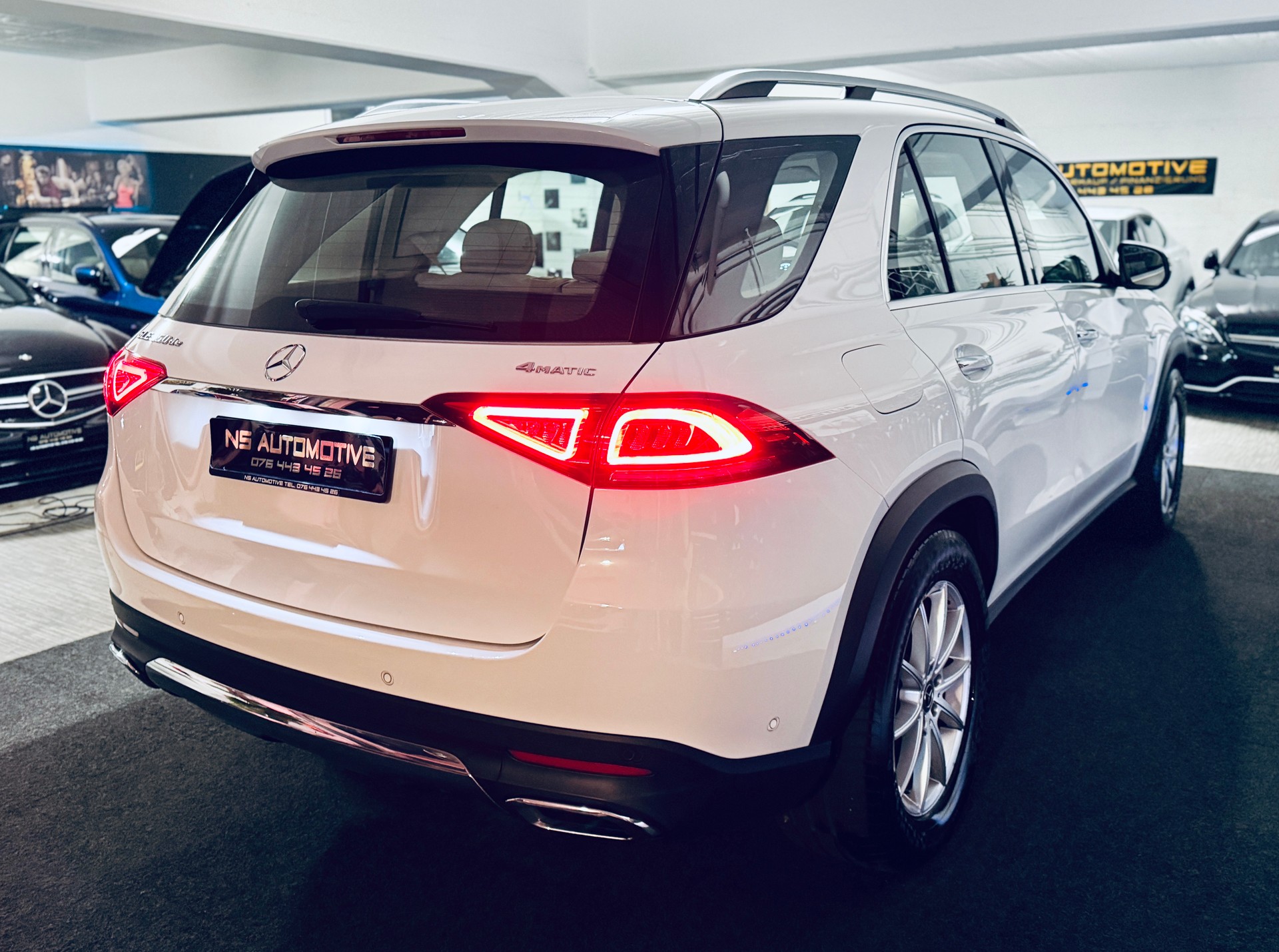 MERCEDES-BENZ GLE 350 de 4Matic 9G-Tronic-showroom-element-3