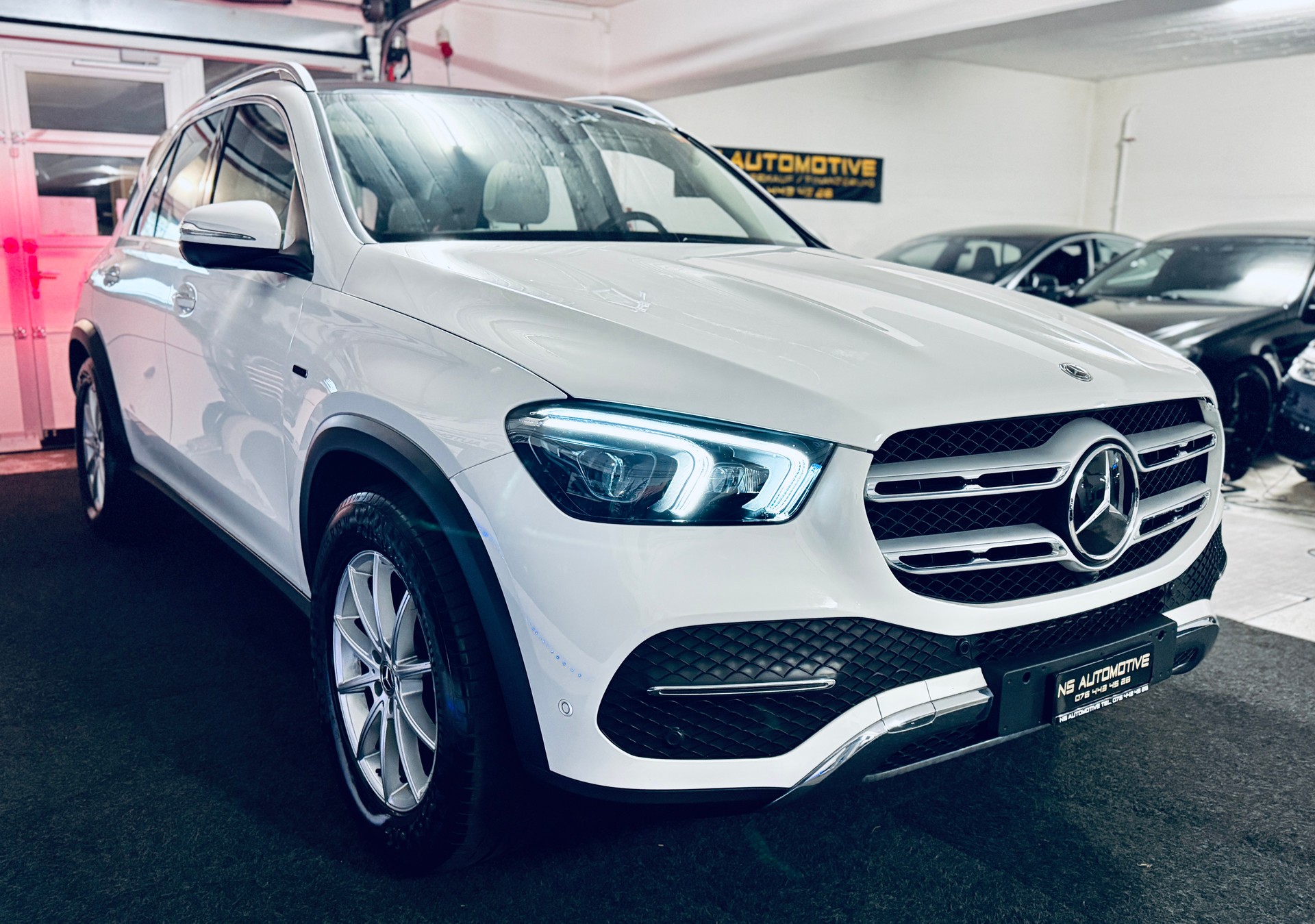 MERCEDES-BENZ GLE 350 de 4Matic 9G-Tronic-showroom-element-2