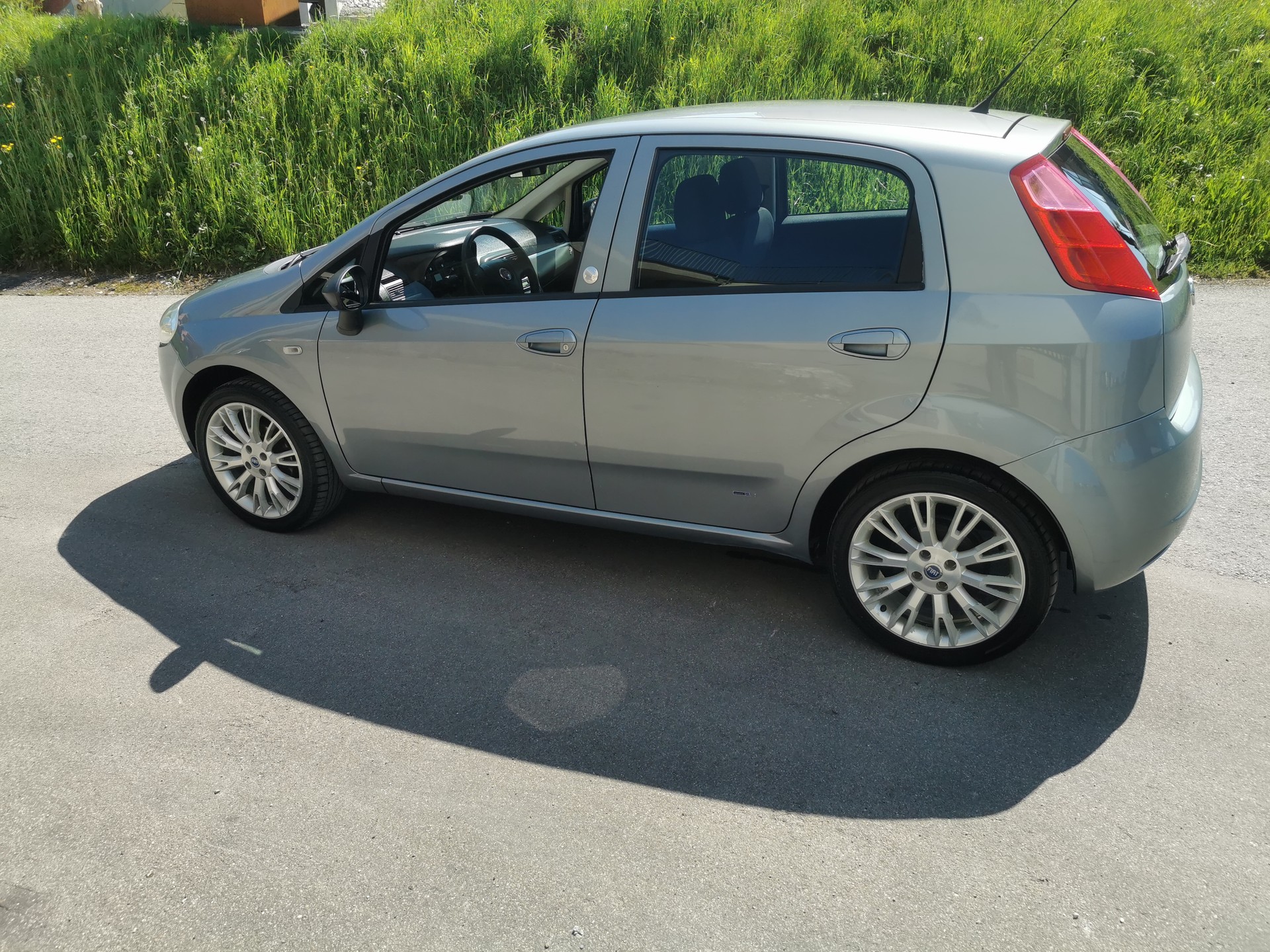 FIAT Punto 1.4 Dynamic-image-1