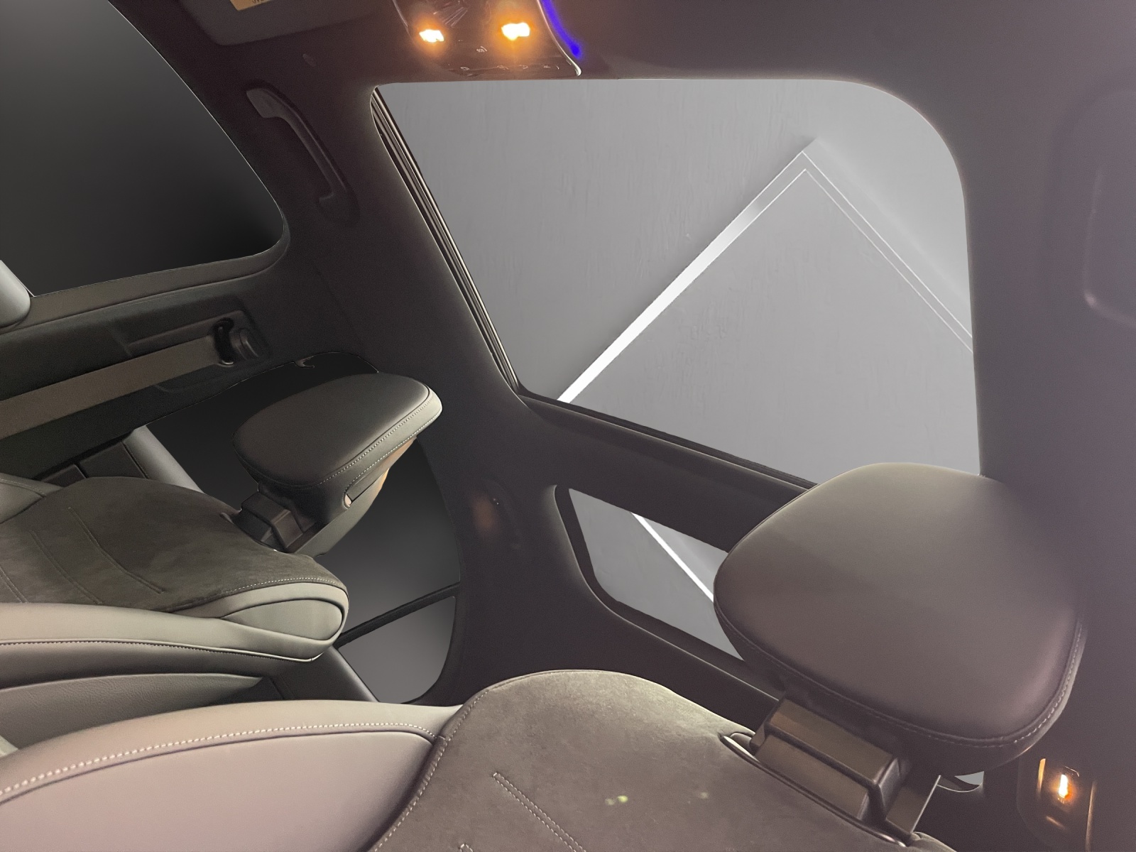 MERCEDES-BENZ C 300 4 Matic-image-9