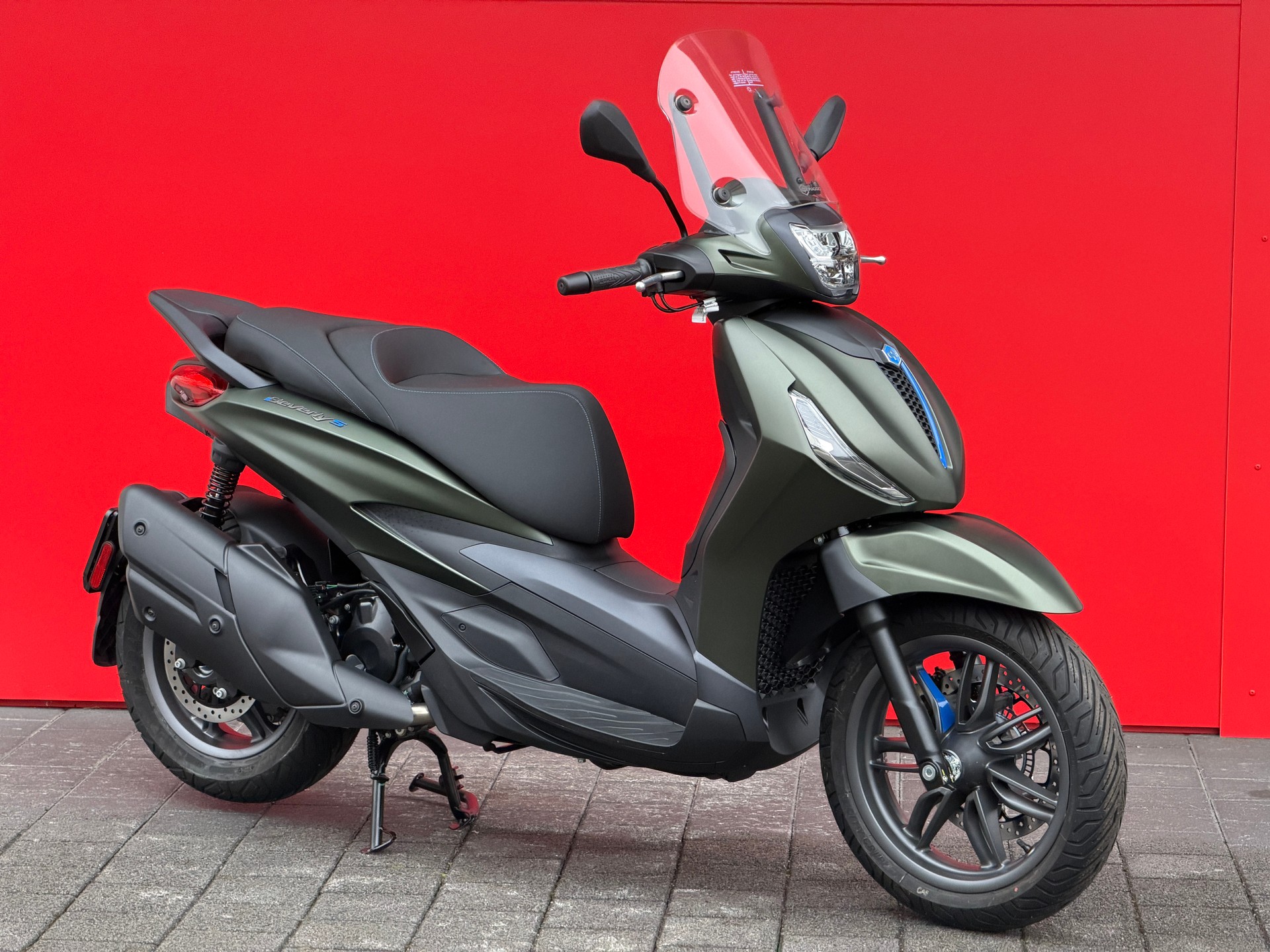 PIAGGIO Beverly 400 Sport E5+-showroom-element-1