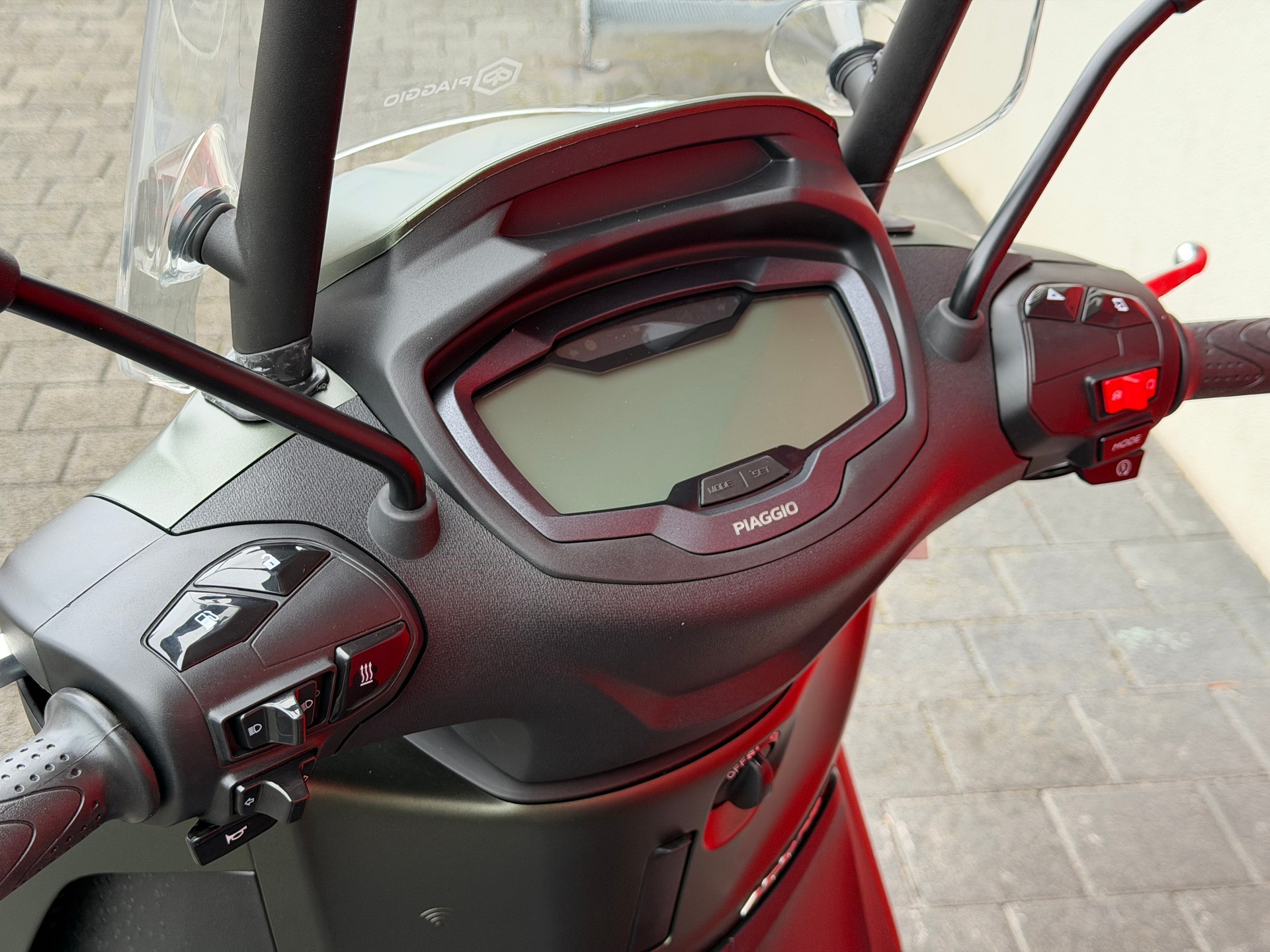 PIAGGIO Beverly 400 Sport E5+-image-14