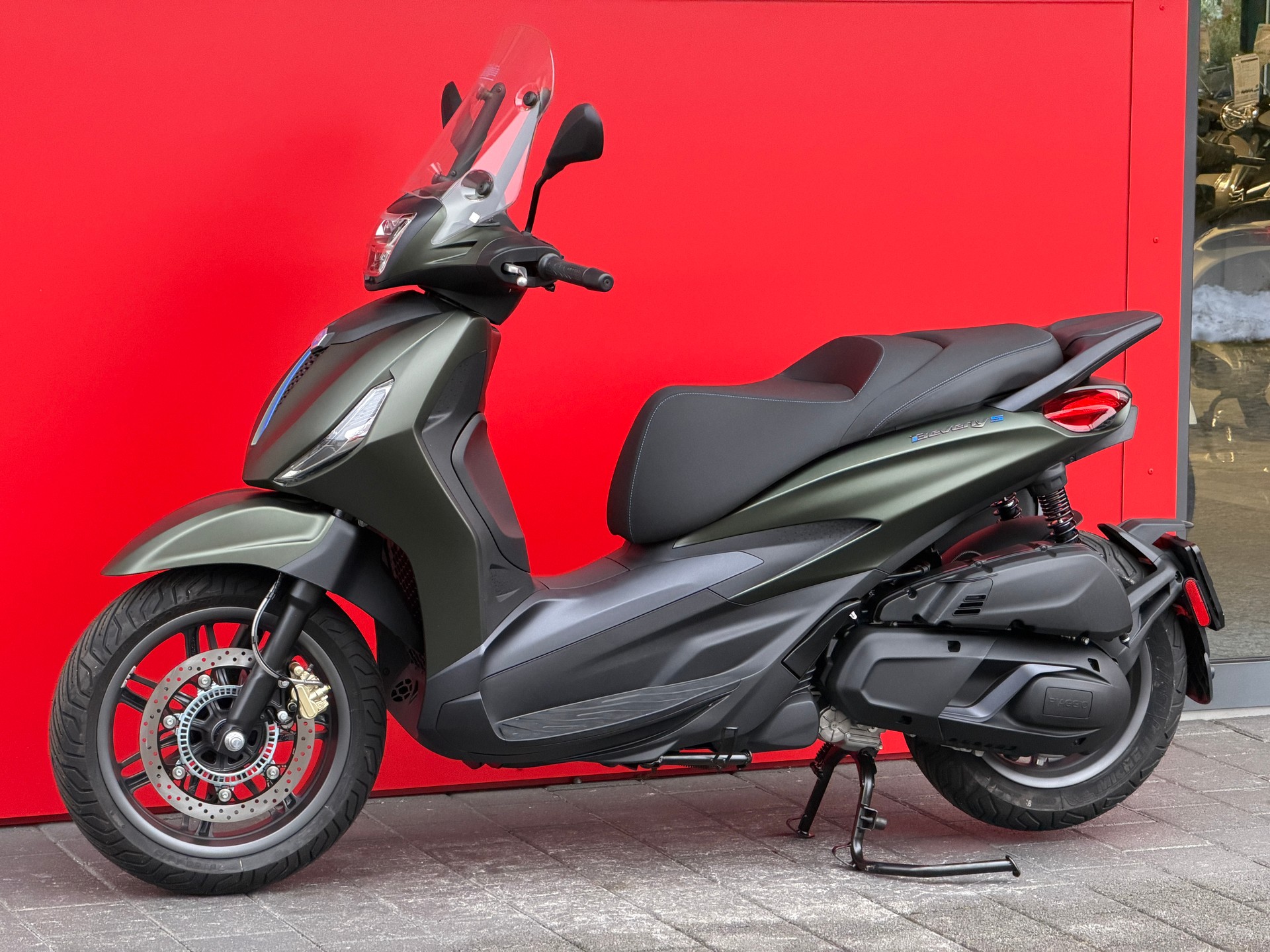 PIAGGIO Beverly 400 Sport E5+-image-4
