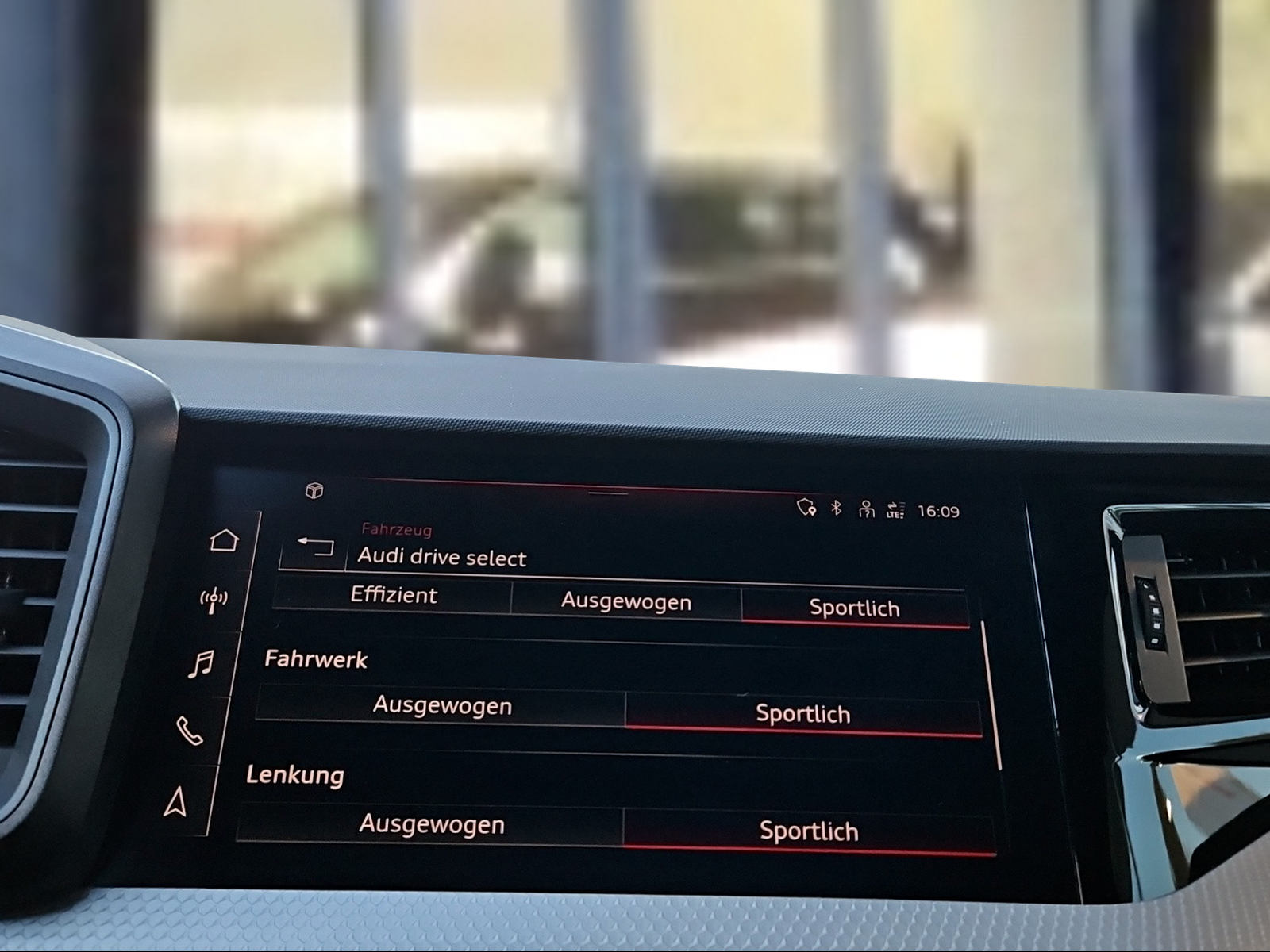 AUDI A1 Sportback 30 TFSI S Line S-tronic-image-12