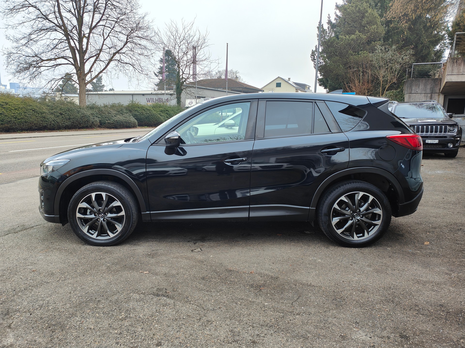 MAZDA CX-5 2.2 D HP Revolution AWD Automatic-showroom-element-3