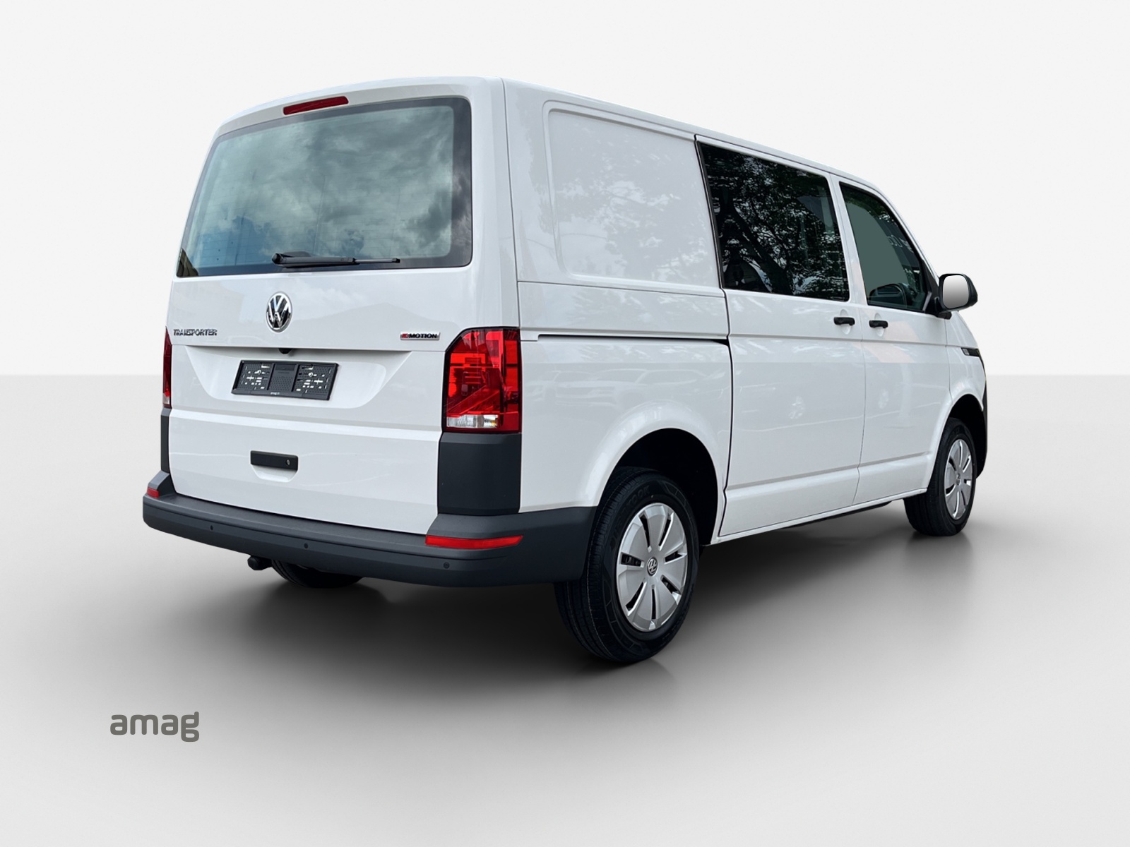 VW T6.1 2.0 TDI 4Motion DSG-image-3