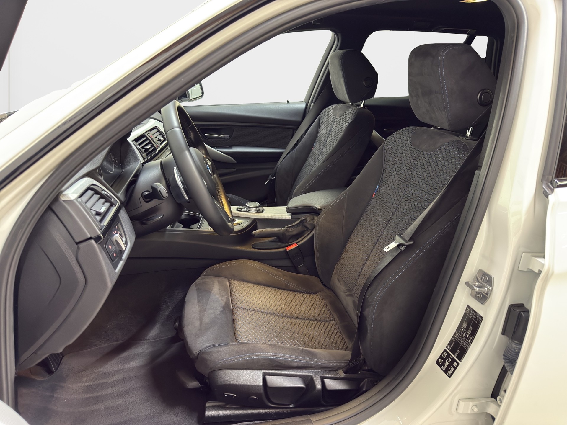 BMW 335d xDrive Touring Steptronic M-Paket-image-17