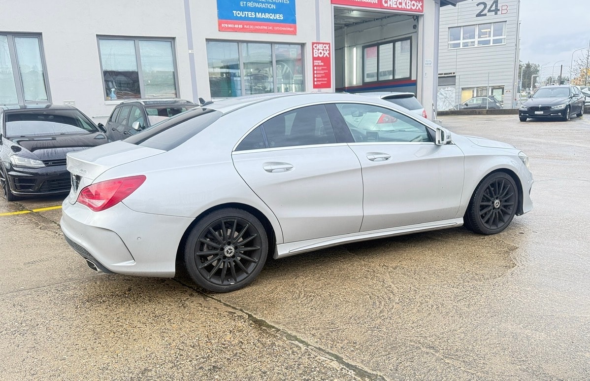 MERCEDES-BENZ CLA 200 AMG Line 7G-DCT-image-3